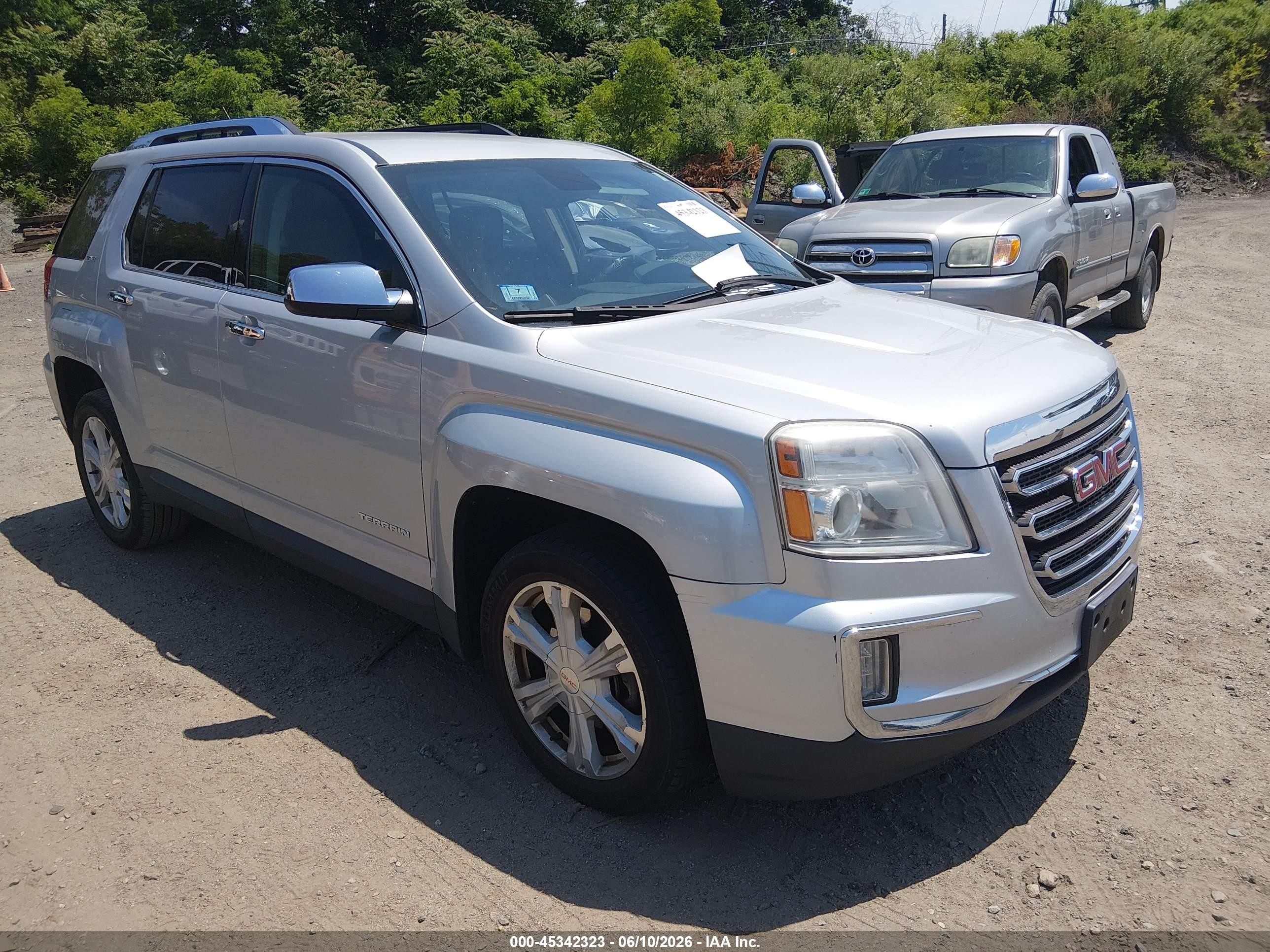 2017 GMC Terrain SLT, VIN 2GKFLUEK1H6314072 — Бок