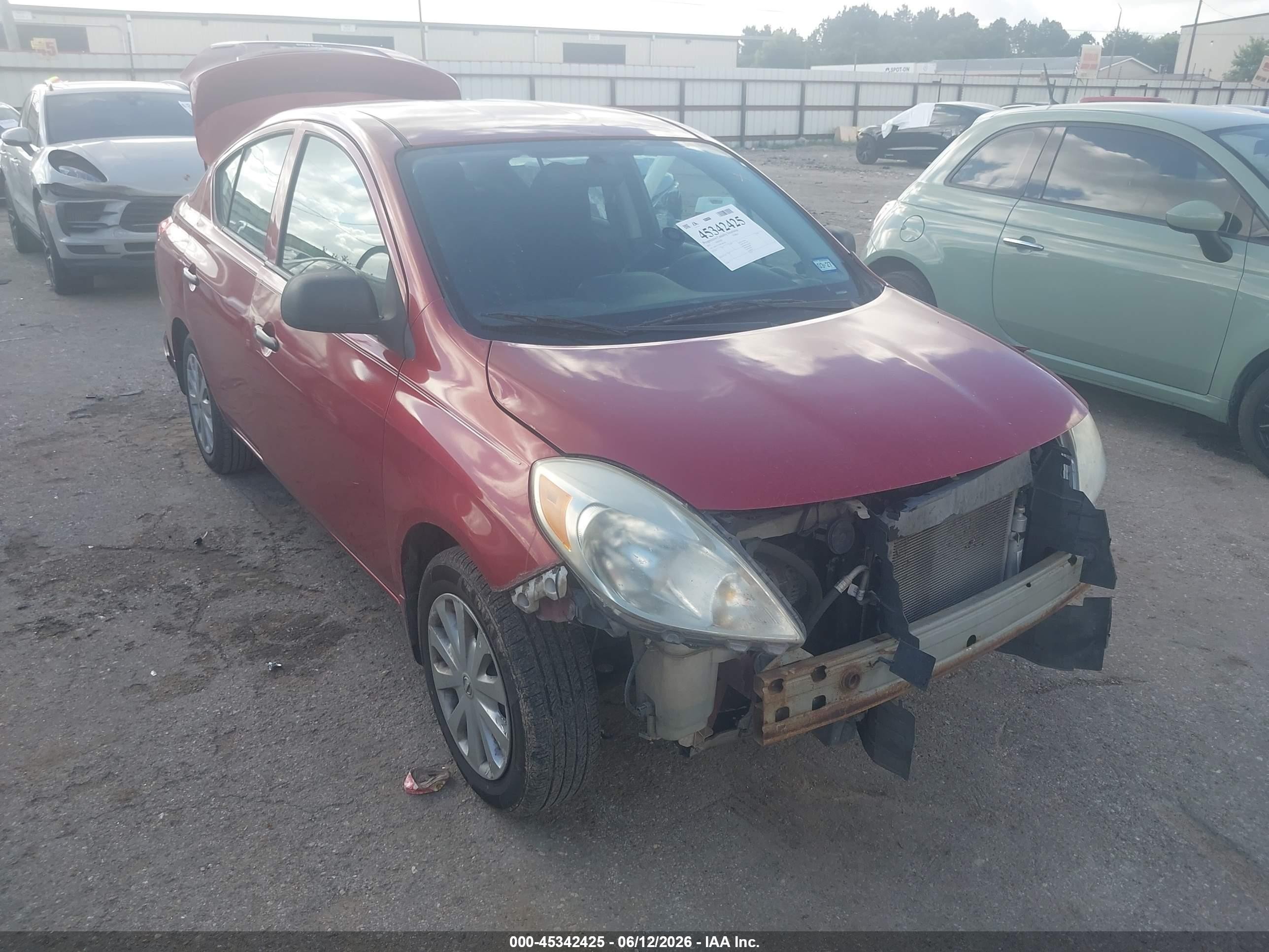 2013 Nissan Versa S, VIN 3N1CN7AP6DL845160 — Front end