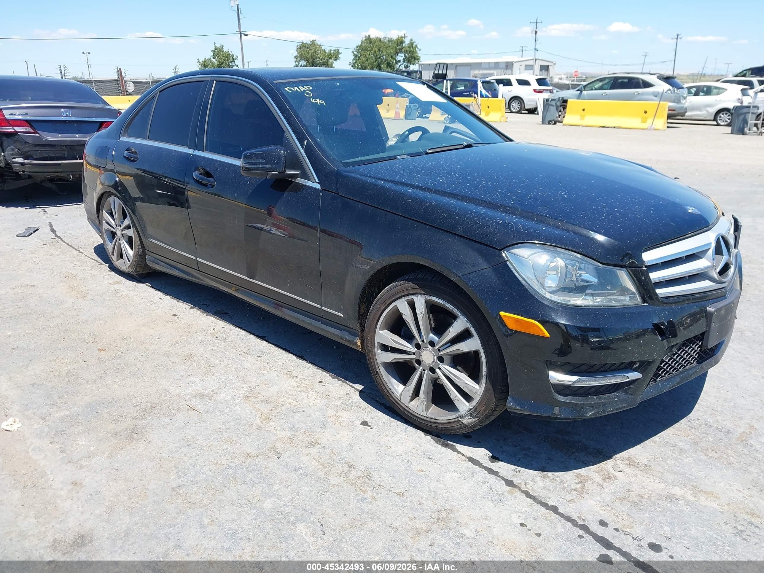 2013 Mercedes-Benz C 250 Sport, VIN WDDGF4HB2DR290601 — Side