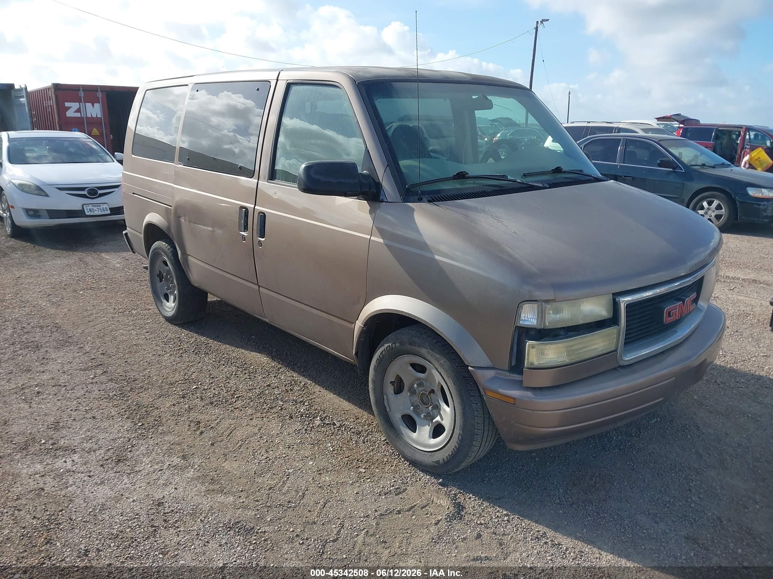 2004 GMC Safari, VIN 1GKDM19X24B501398 — Normal wear