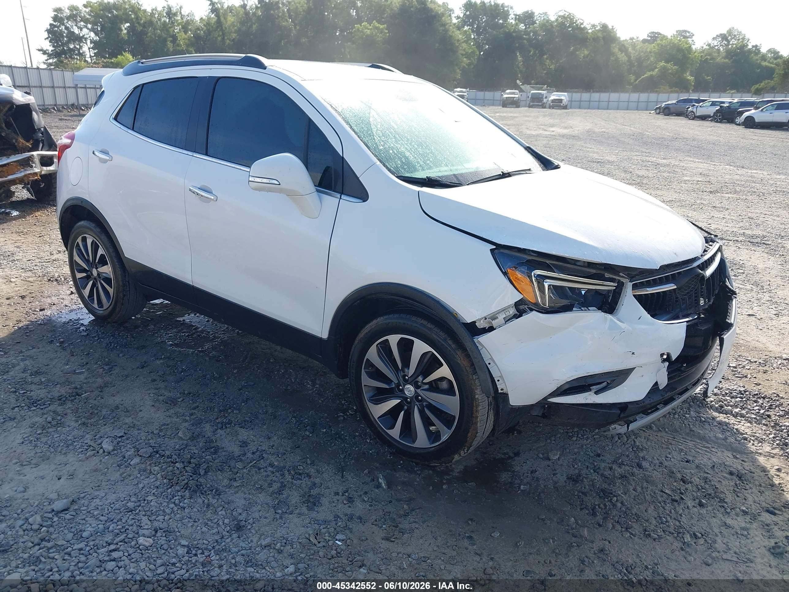 2020 Buick Encore Essence, VIN KL4CJCSB1LB058812 — Перед
