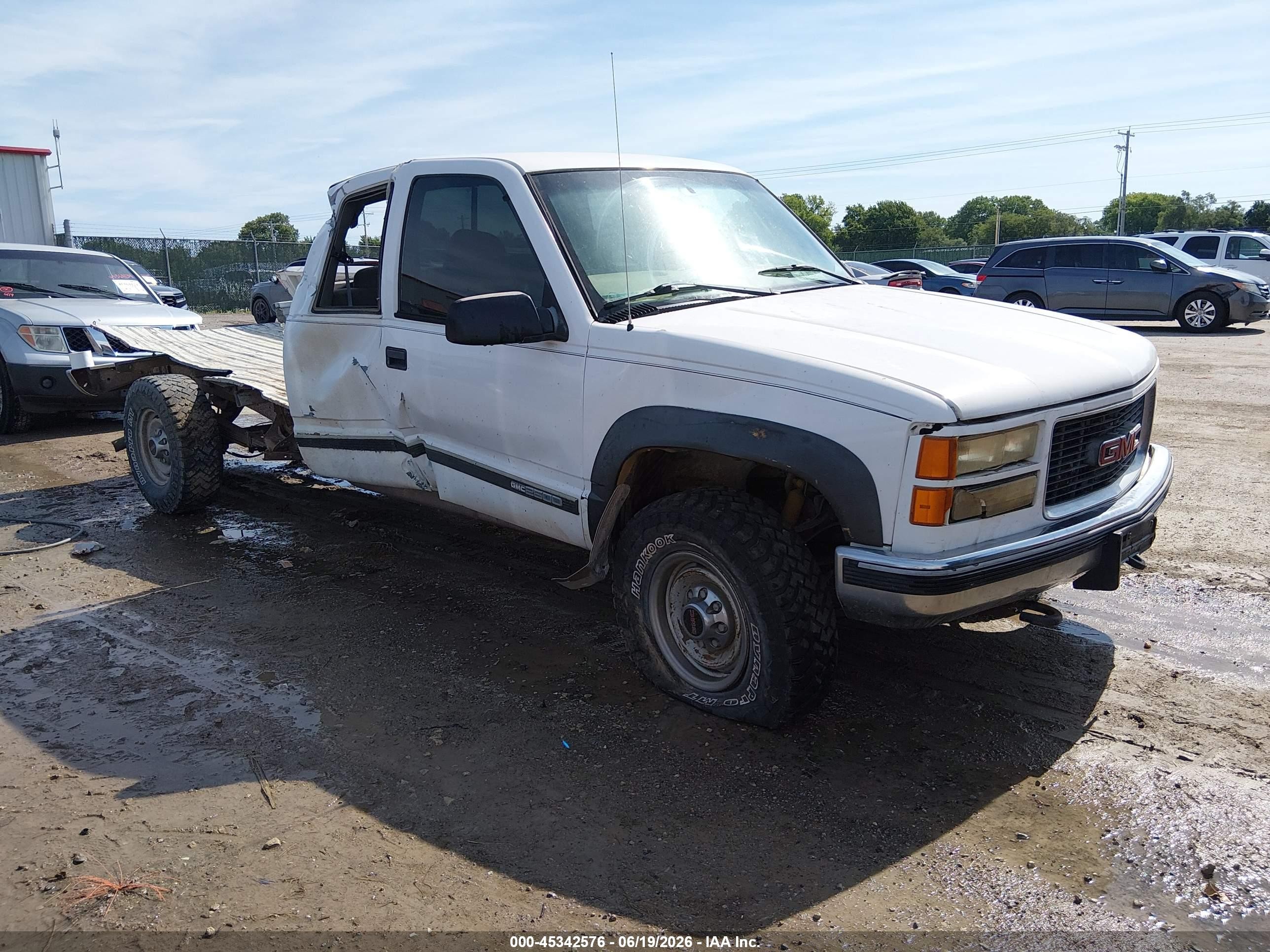 1998 GMC Sierra 2500, VIN 1GTGK29JXWE508259 — Side