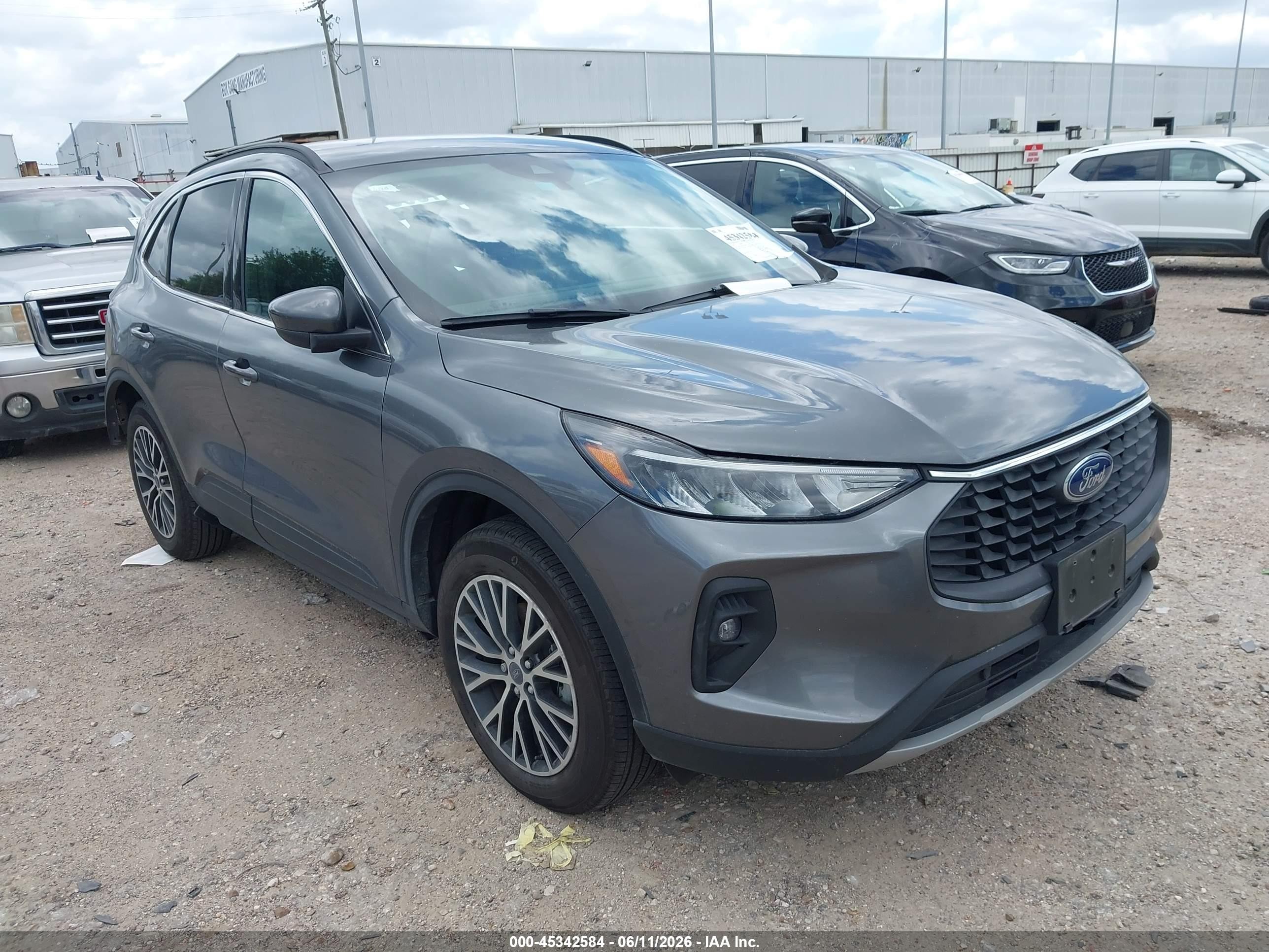 2025 Ford Escape PHEV, VIN 1FMCU0E10SUA02387 — Rear end