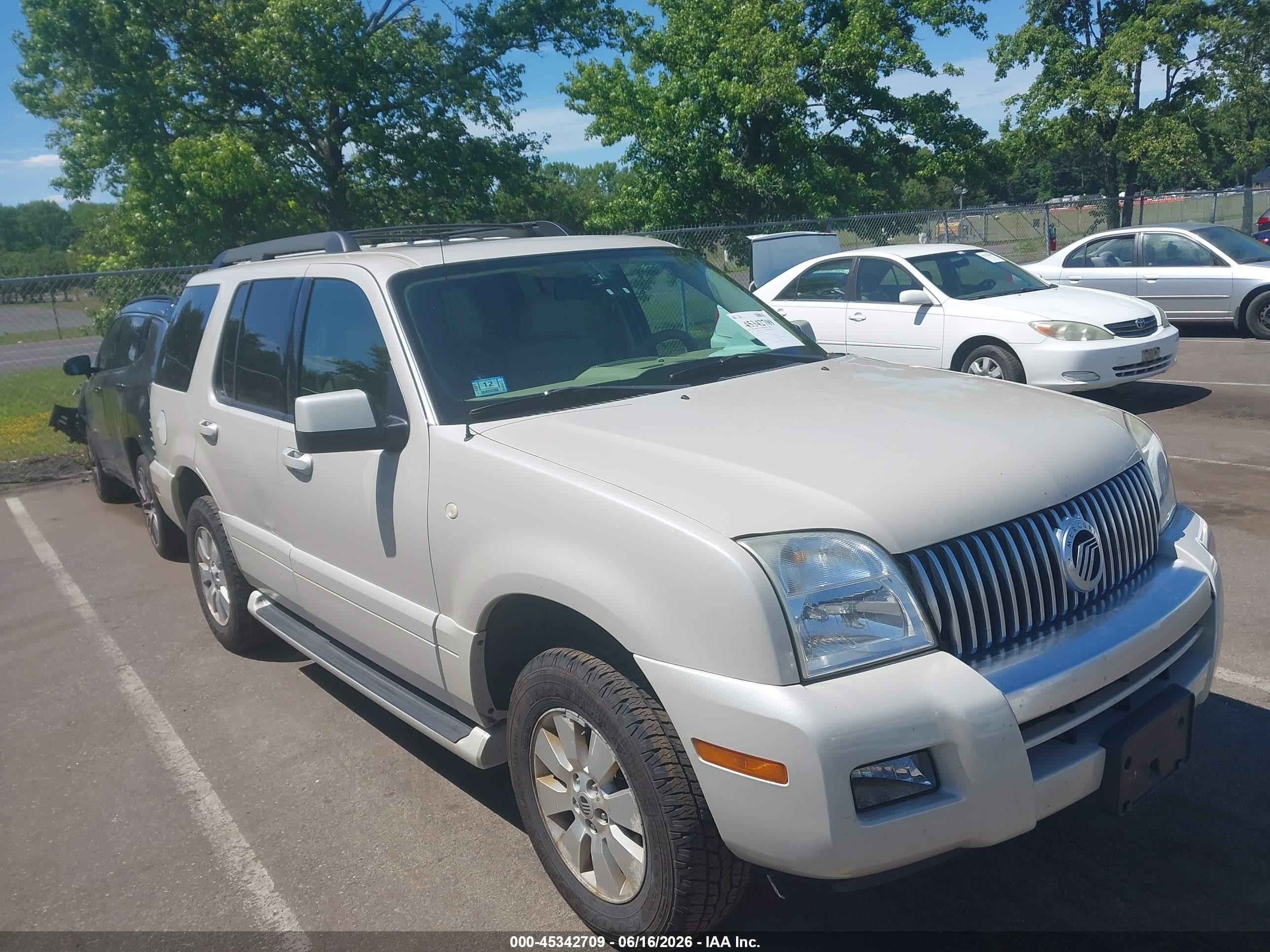 2006 Mercury Mountaineer Luxury, VIN 4M2EU47E46UJ13870 — Side