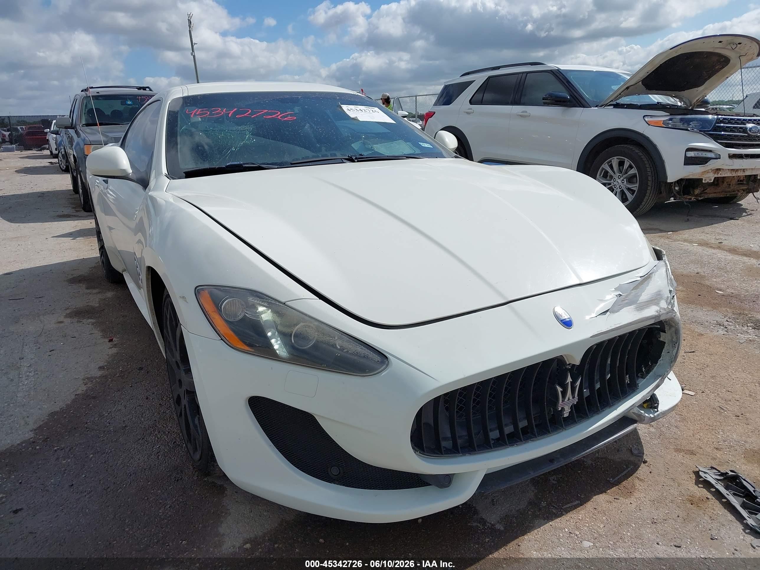 2014 Maserati GranTurismo Sport, VIN ZAM45VLA3E0109401 — Перед