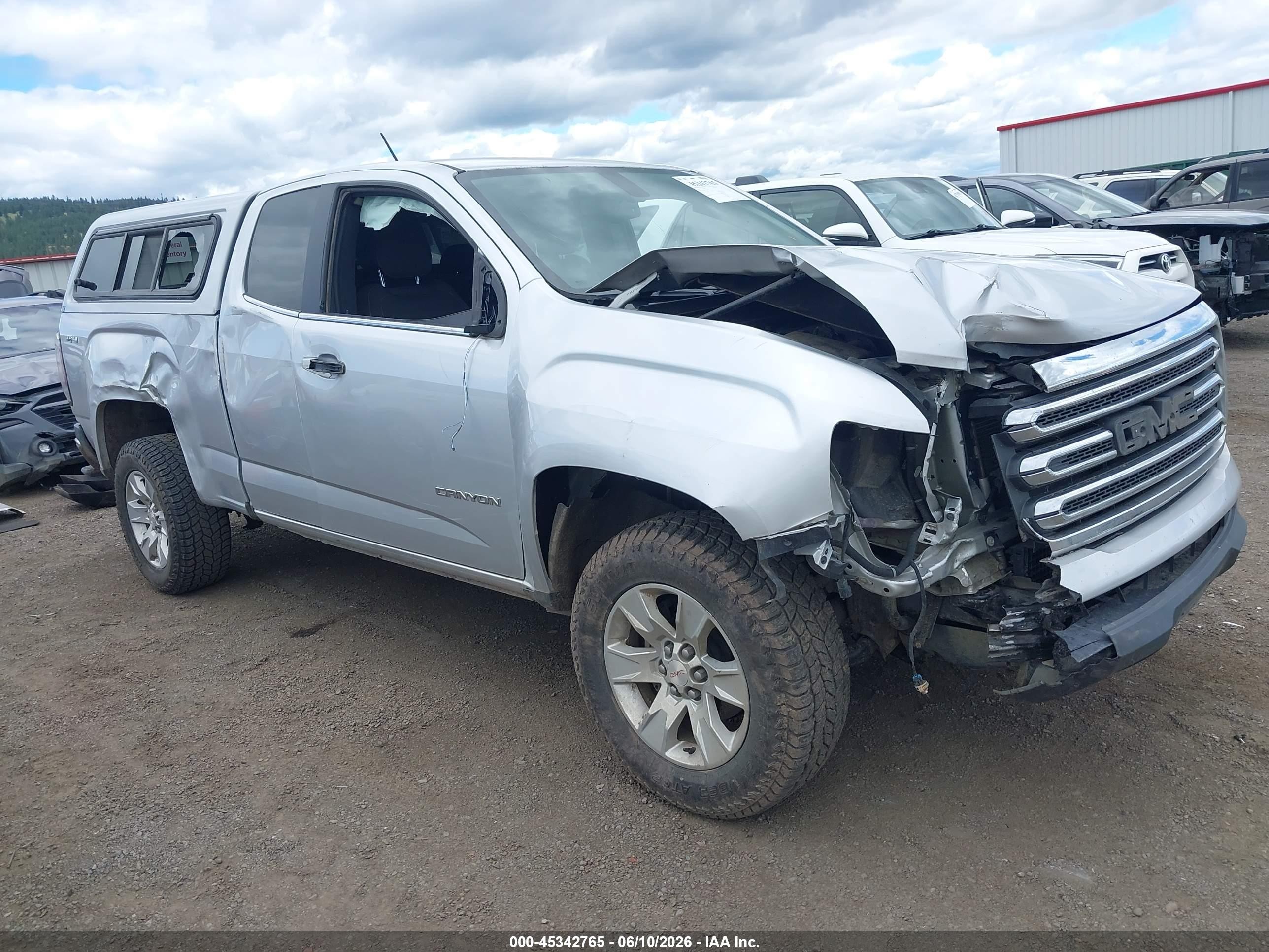 2015 GMC Canyon 4WD SLE, VIN 1GTH6BE33F1264834 — Side