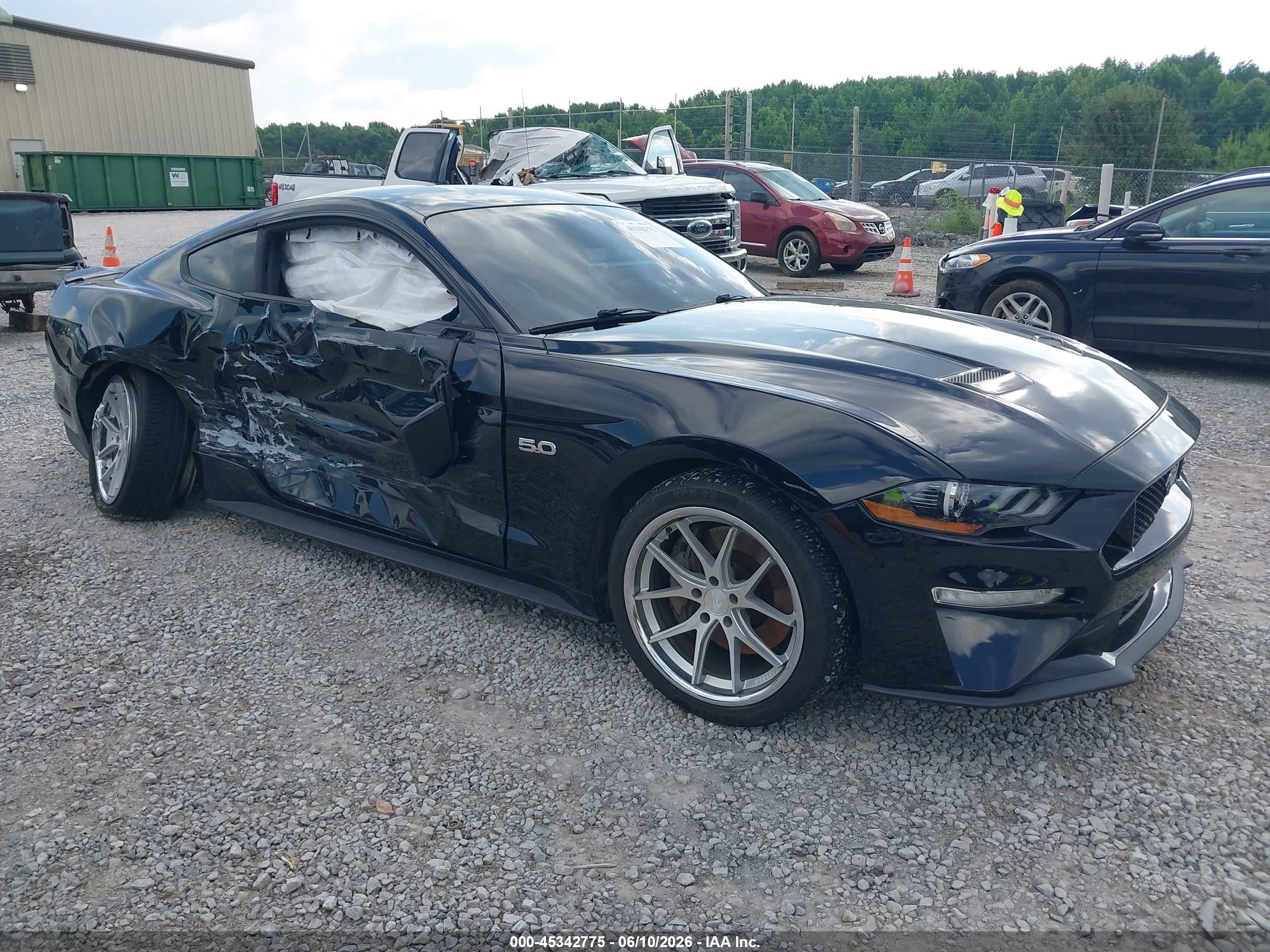 2019 Ford Mustang GT Premium, VIN 1FA6P8CFXK5160841 — Side