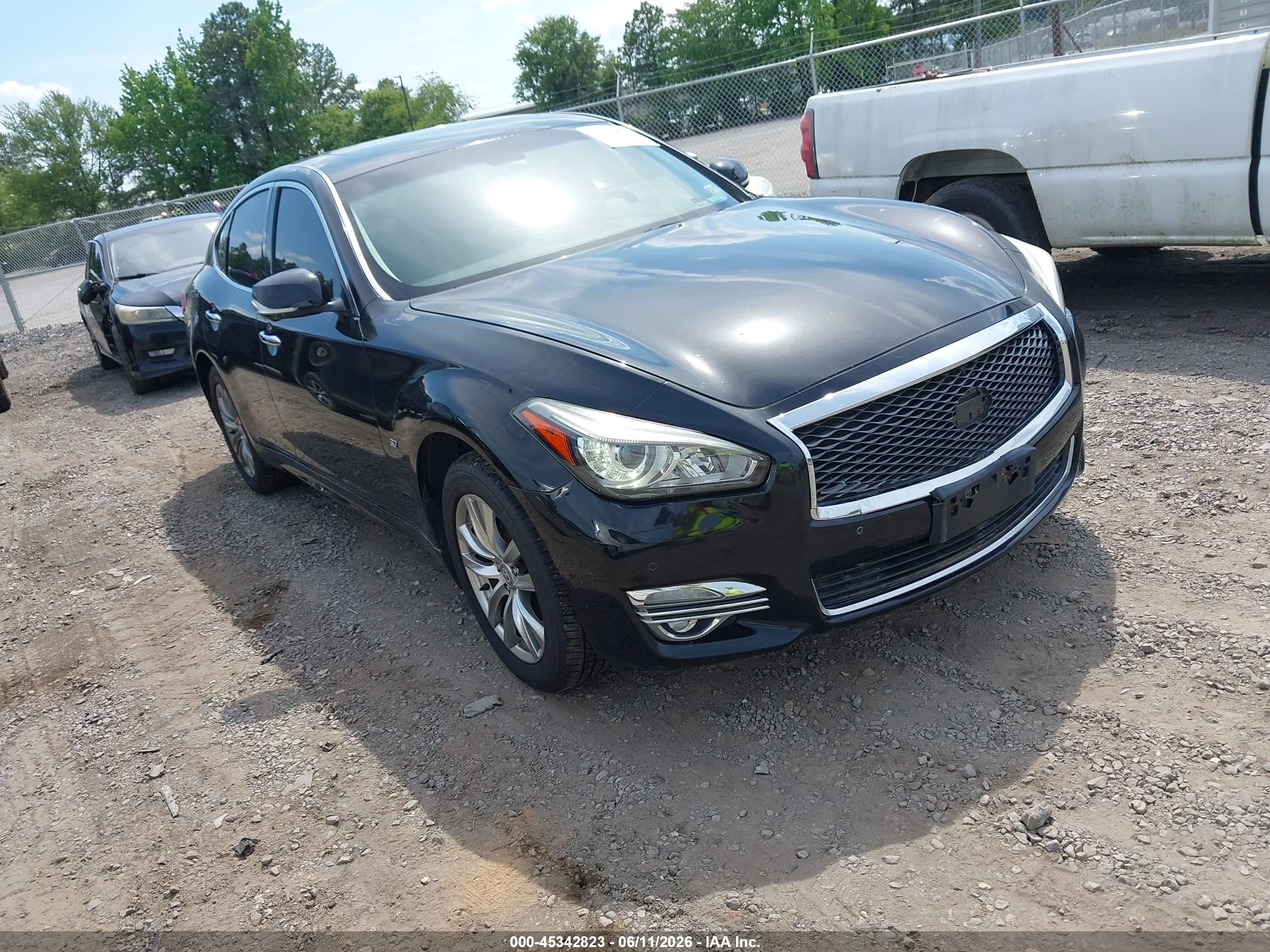 2015 Infiniti Q70, VIN JN1BY1AR0FM561050 — Vandalism
