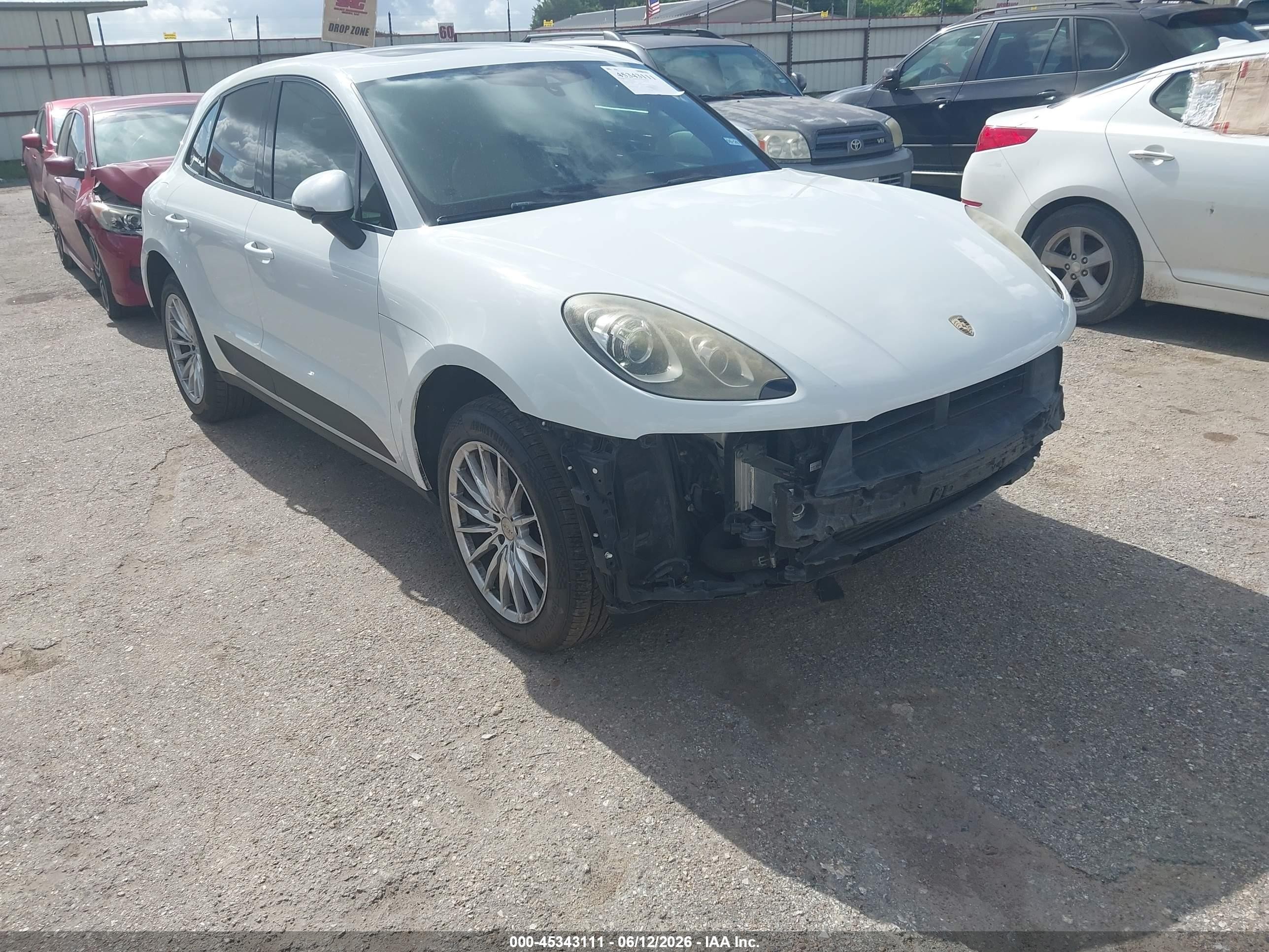2017 Porsche Macan, VIN WP1AA2A58HLB00573 — Front end
