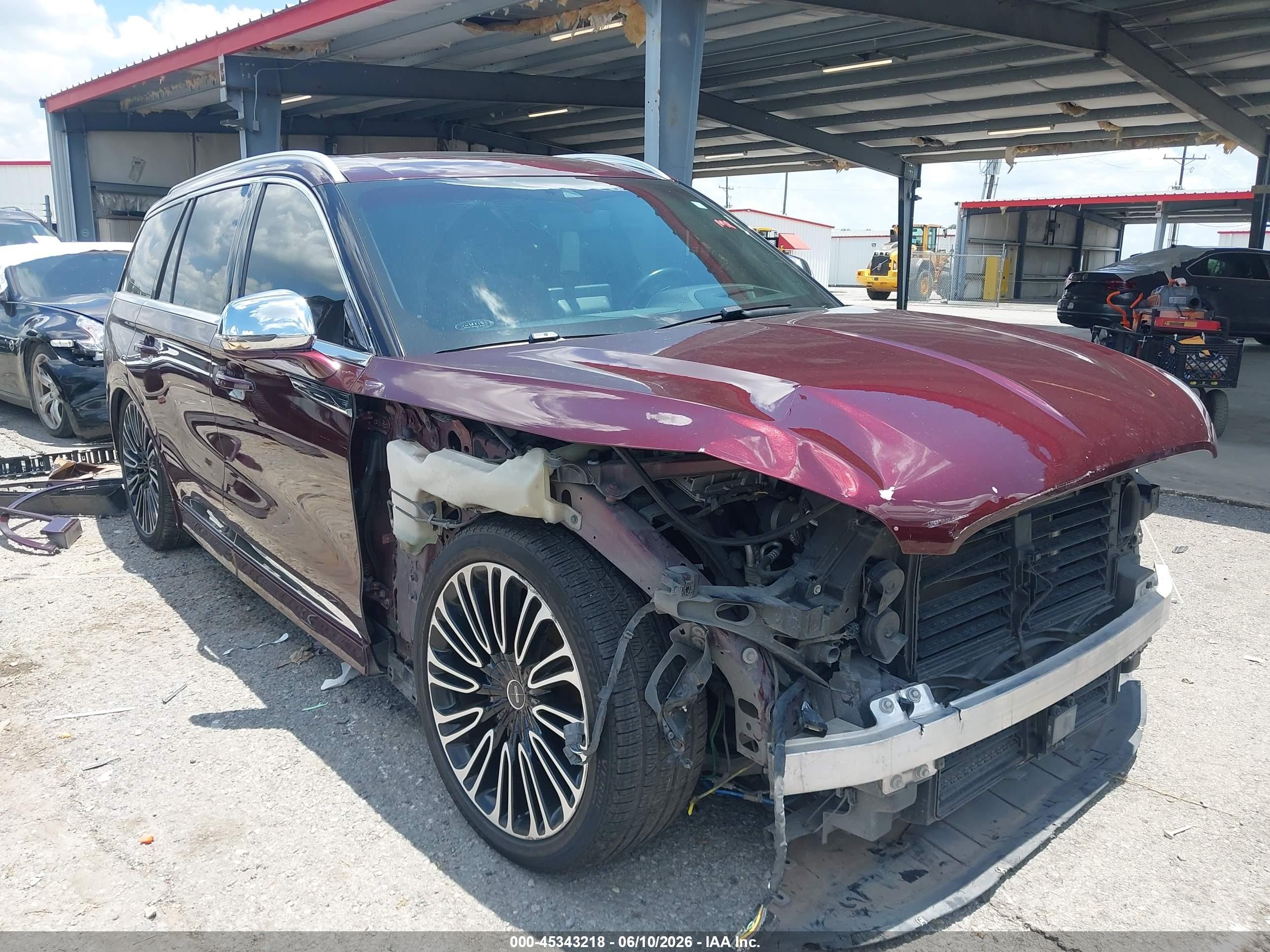 2021 Lincoln Aviator Black Label, VIN 5LM5J9XC9MGL00424 — Front end