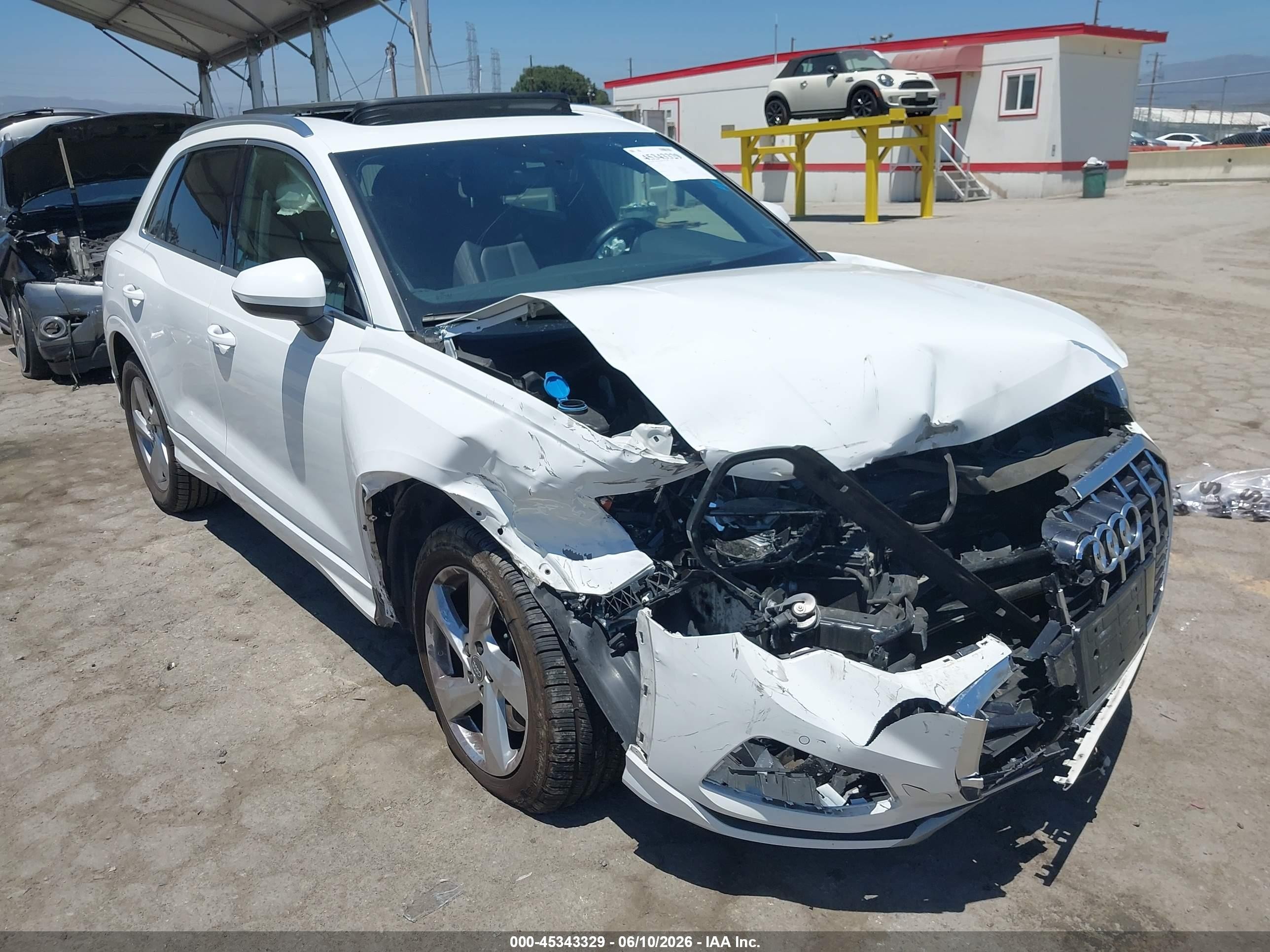 2020 Audi Q3 Premium, VIN WA1AECF35L1029043 — Перед