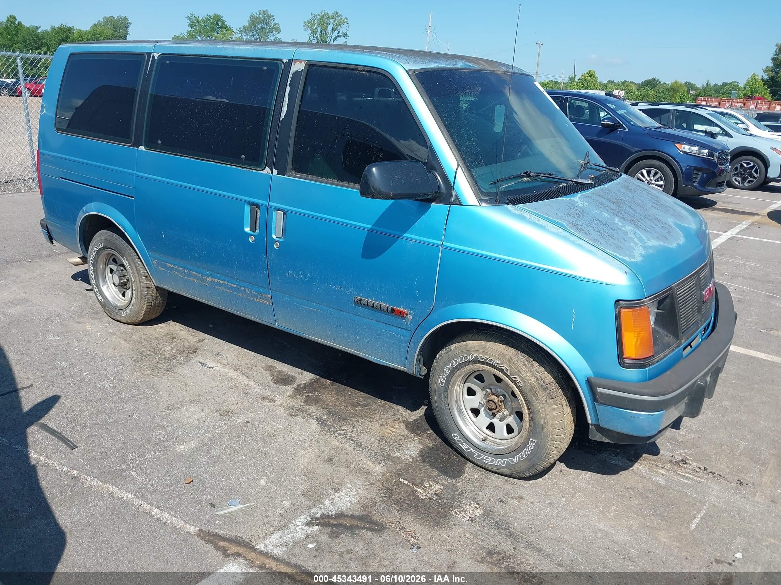 1994 GMC Safari, VIN 1GKDM19W4RB537835 — Normal wear