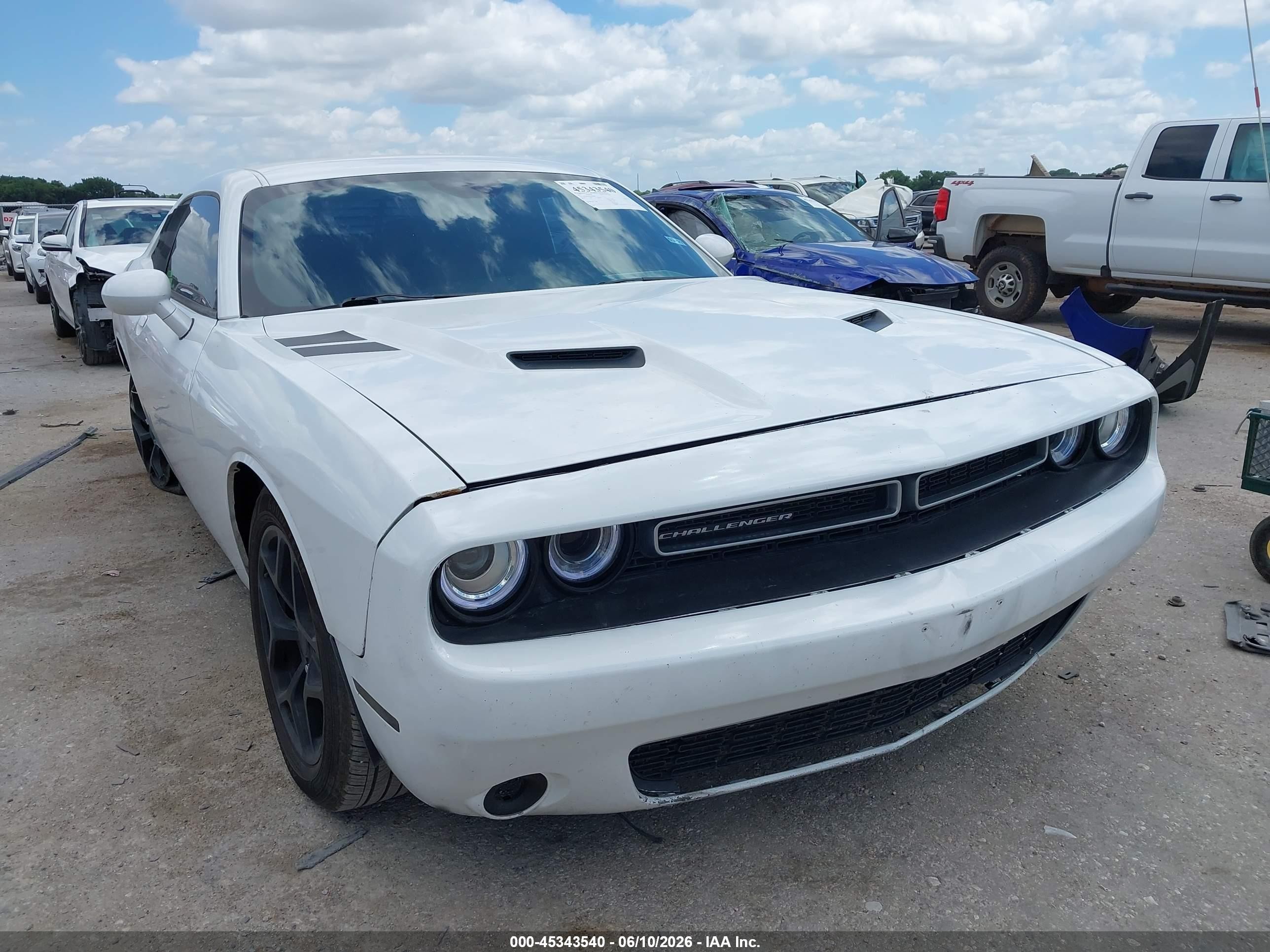 2015 Dodge Challenger SXT, VIN 2C3CDZAG8FH861680 — Side