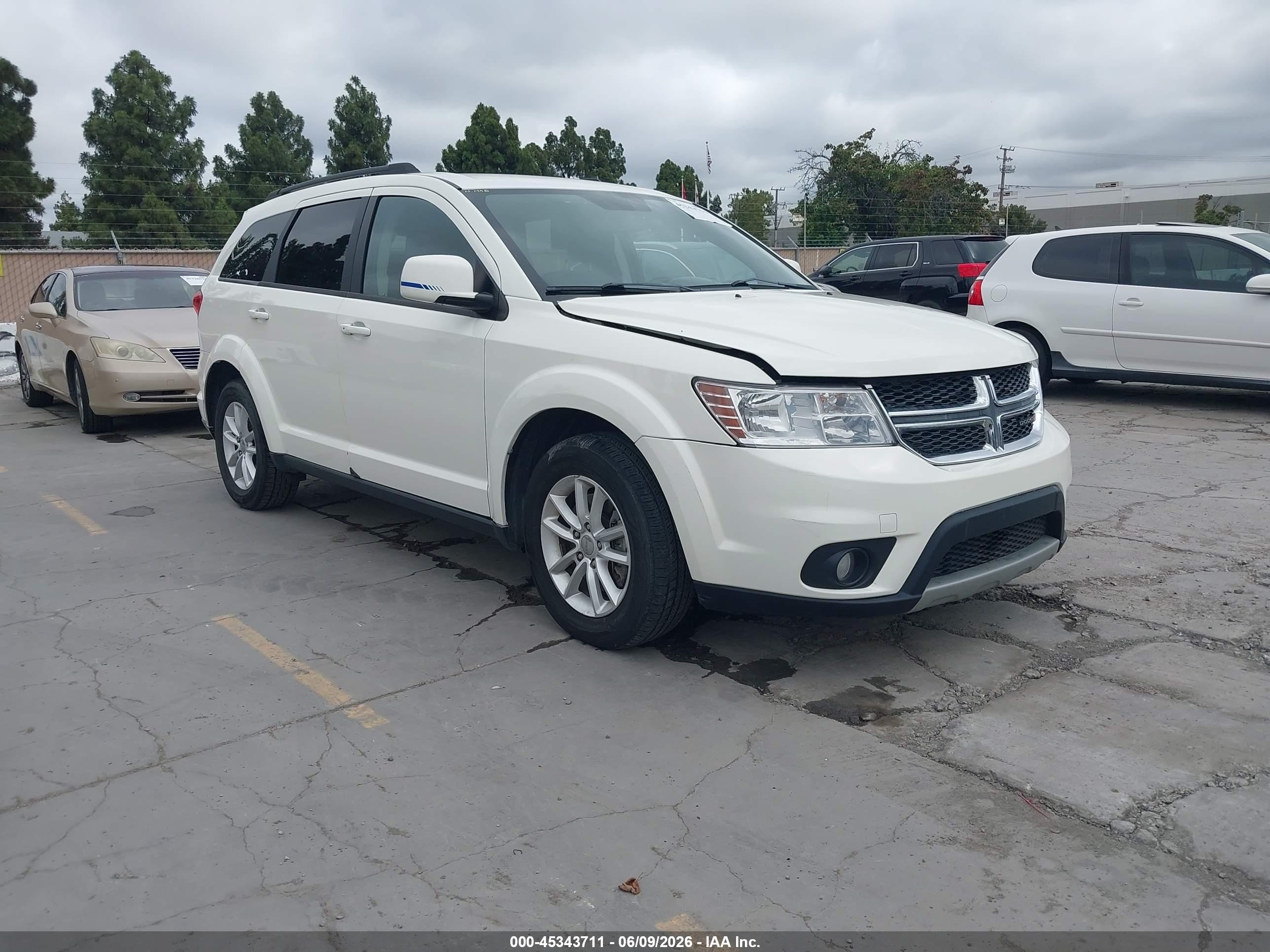 2017 Dodge Journey SXT, VIN 3C4PDCBG2HT518592 — Front end