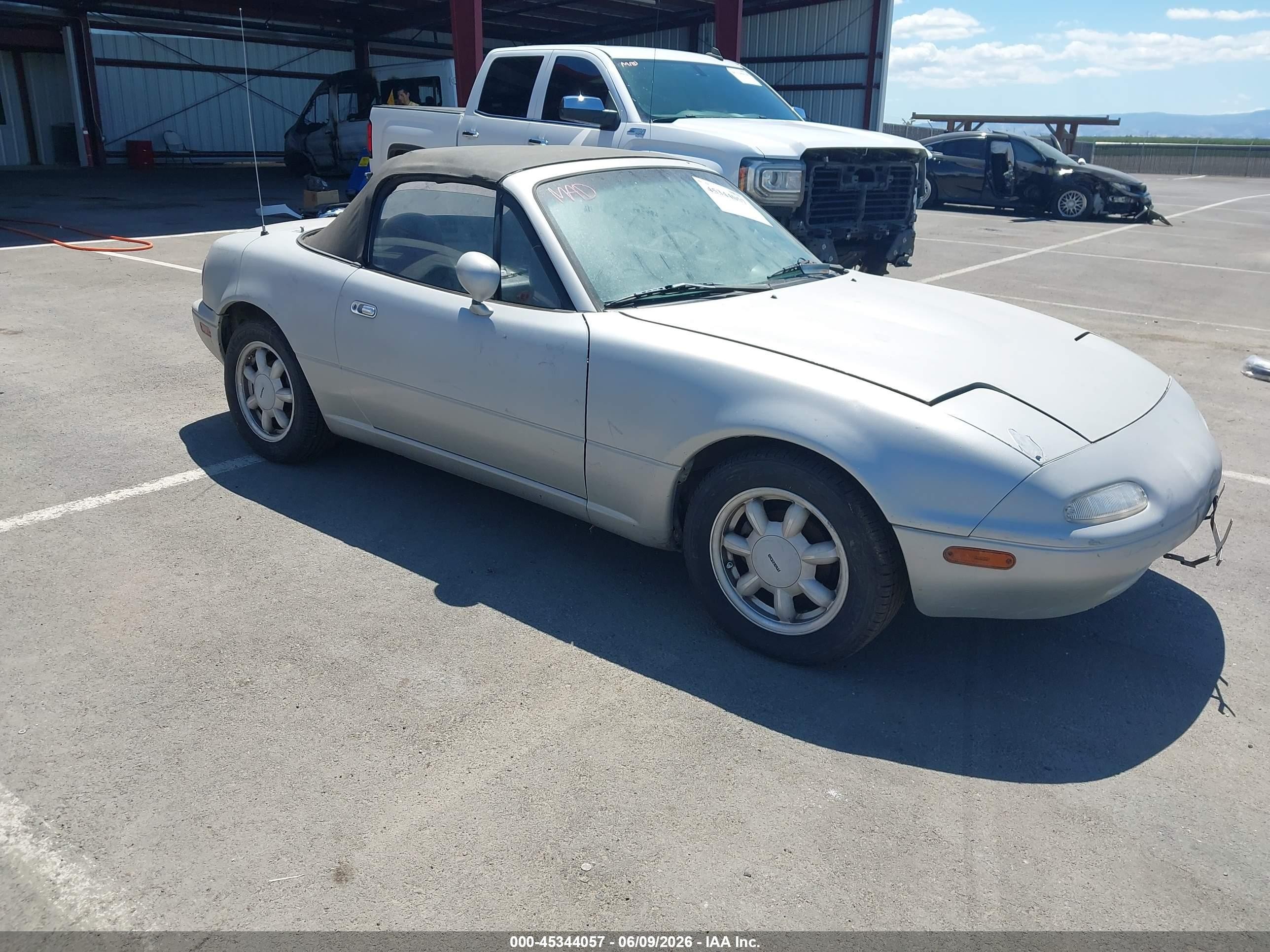 1990 Mazda MX-5 Miata, VIN JM1NA3511L0148099 — Normal wear