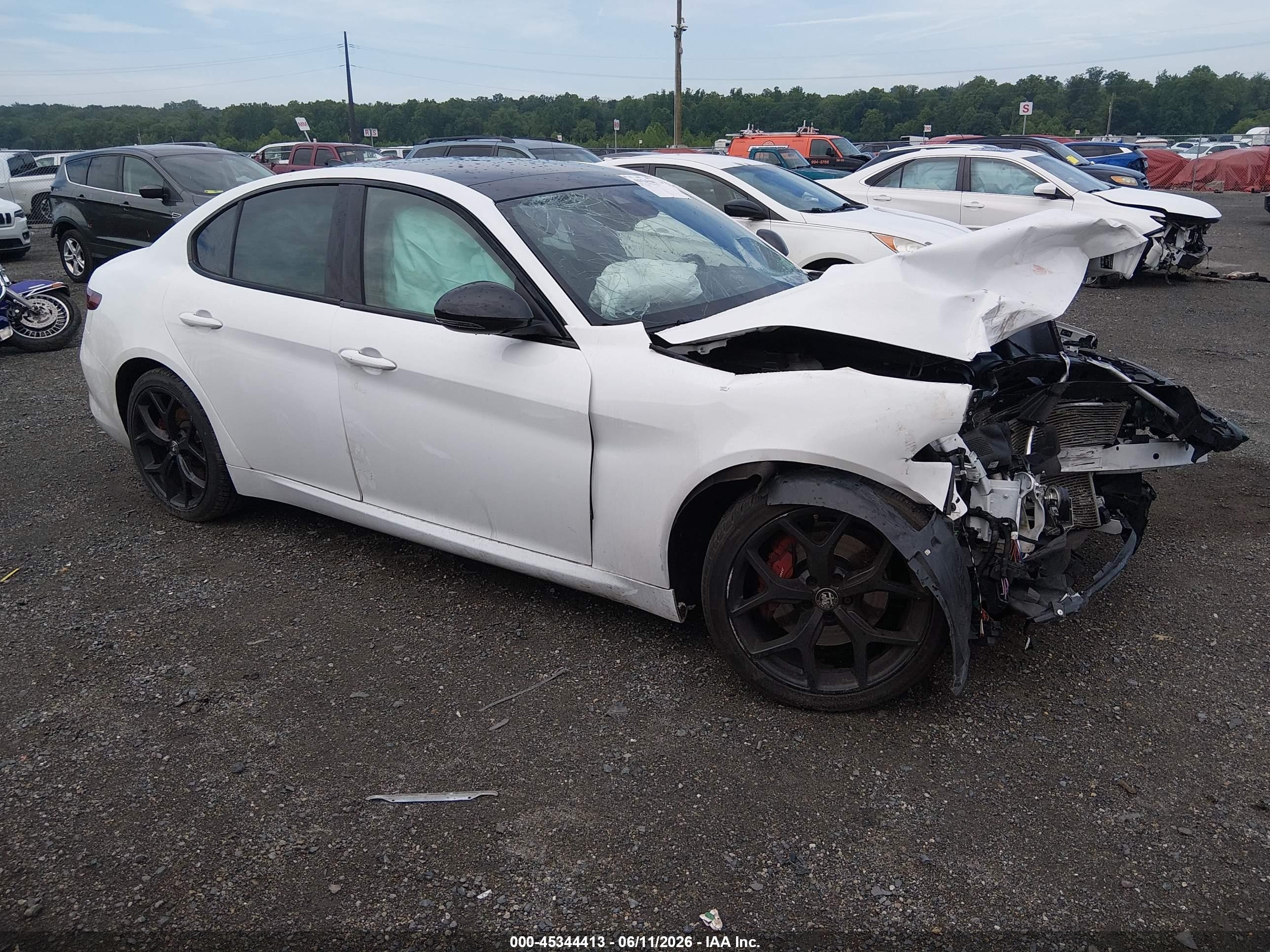 2020 Alfa Romeo Giulia Ti Sport, VIN ZARFANBN6L7637067 — Front end