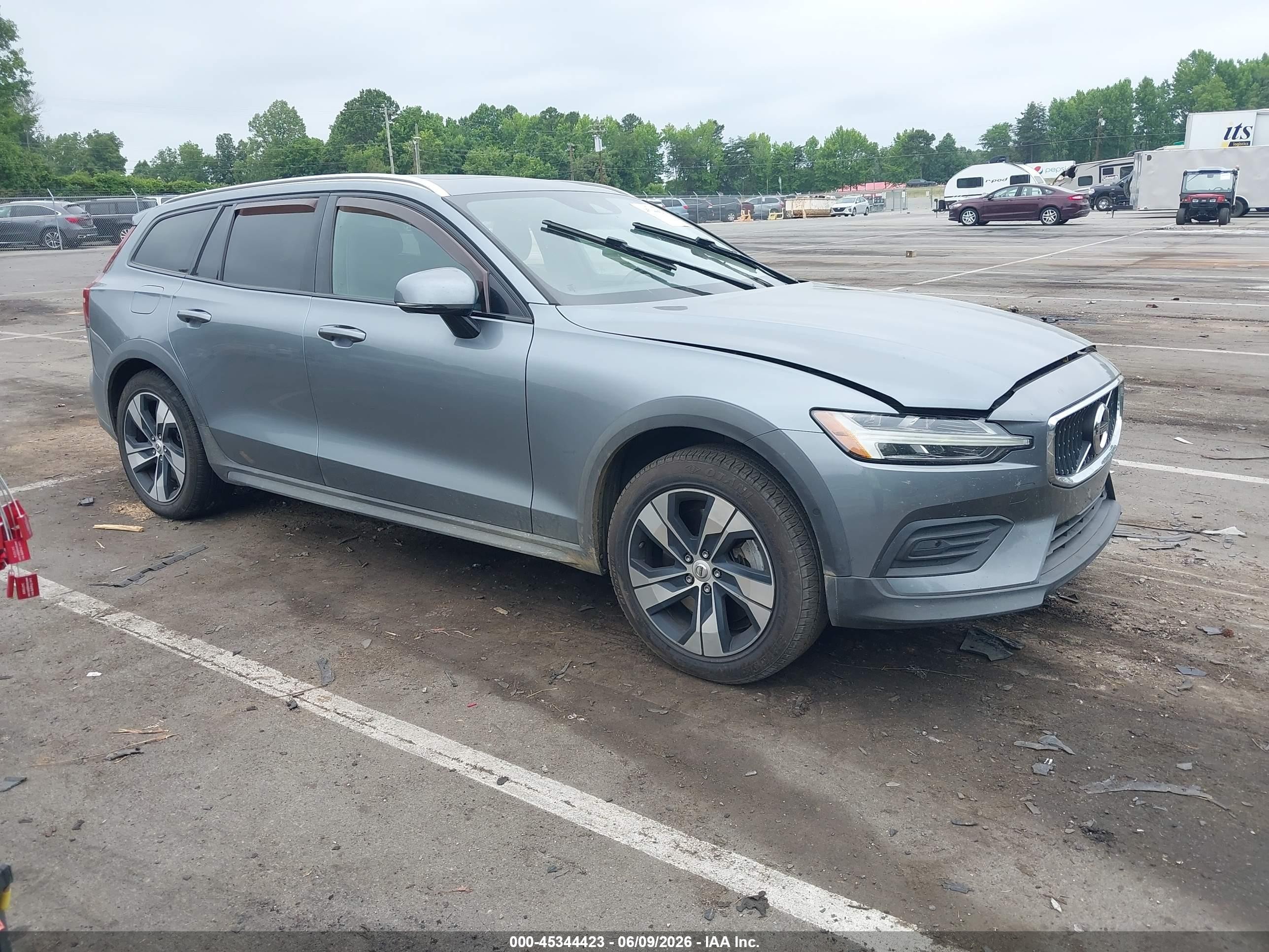 2020 Volvo V60, VIN YV4102WK1L1036980 — Rear end
