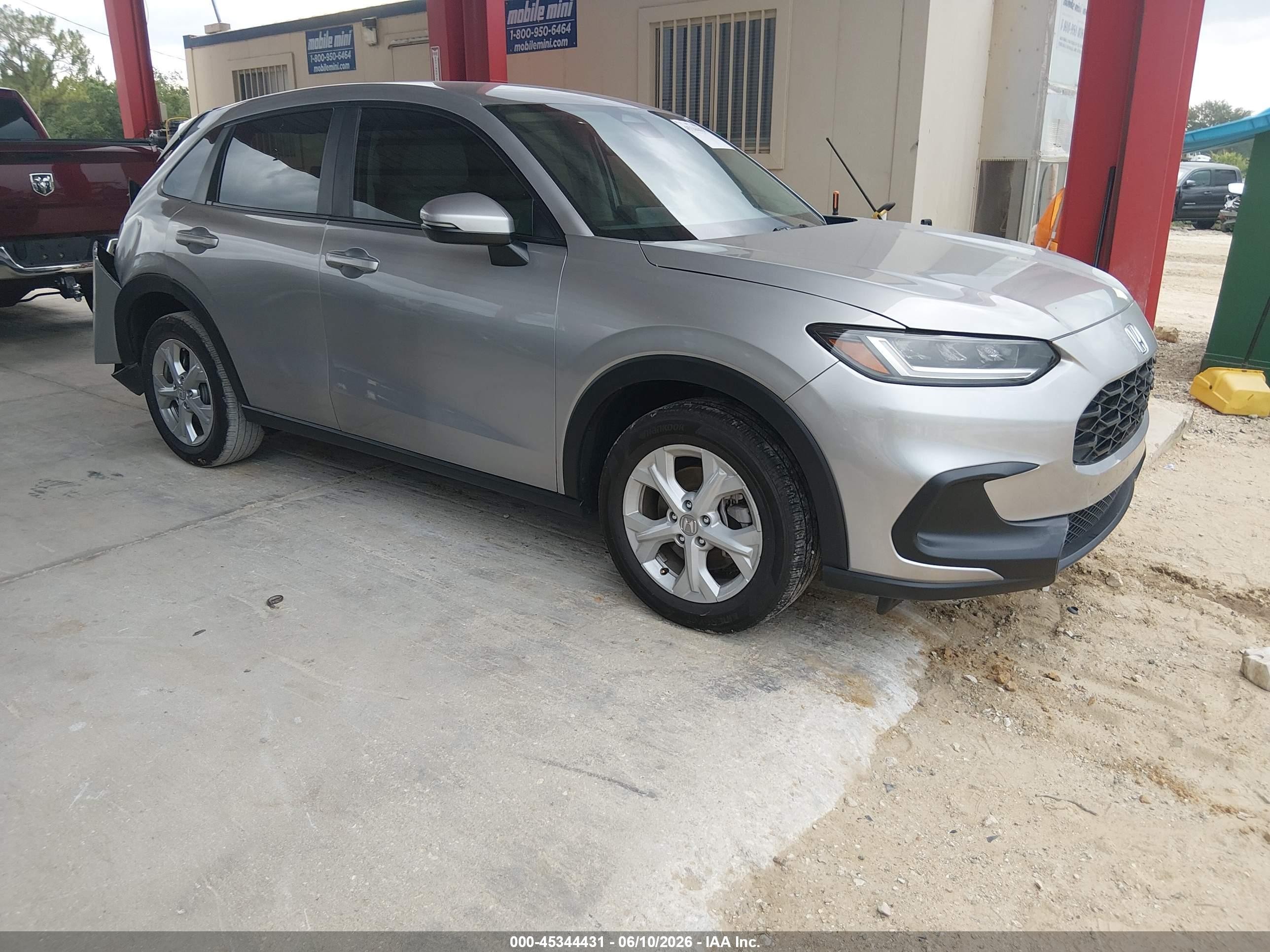 2025 Honda HR-V LX, VIN 3CZRZ1H3XSM758617 — Rear end