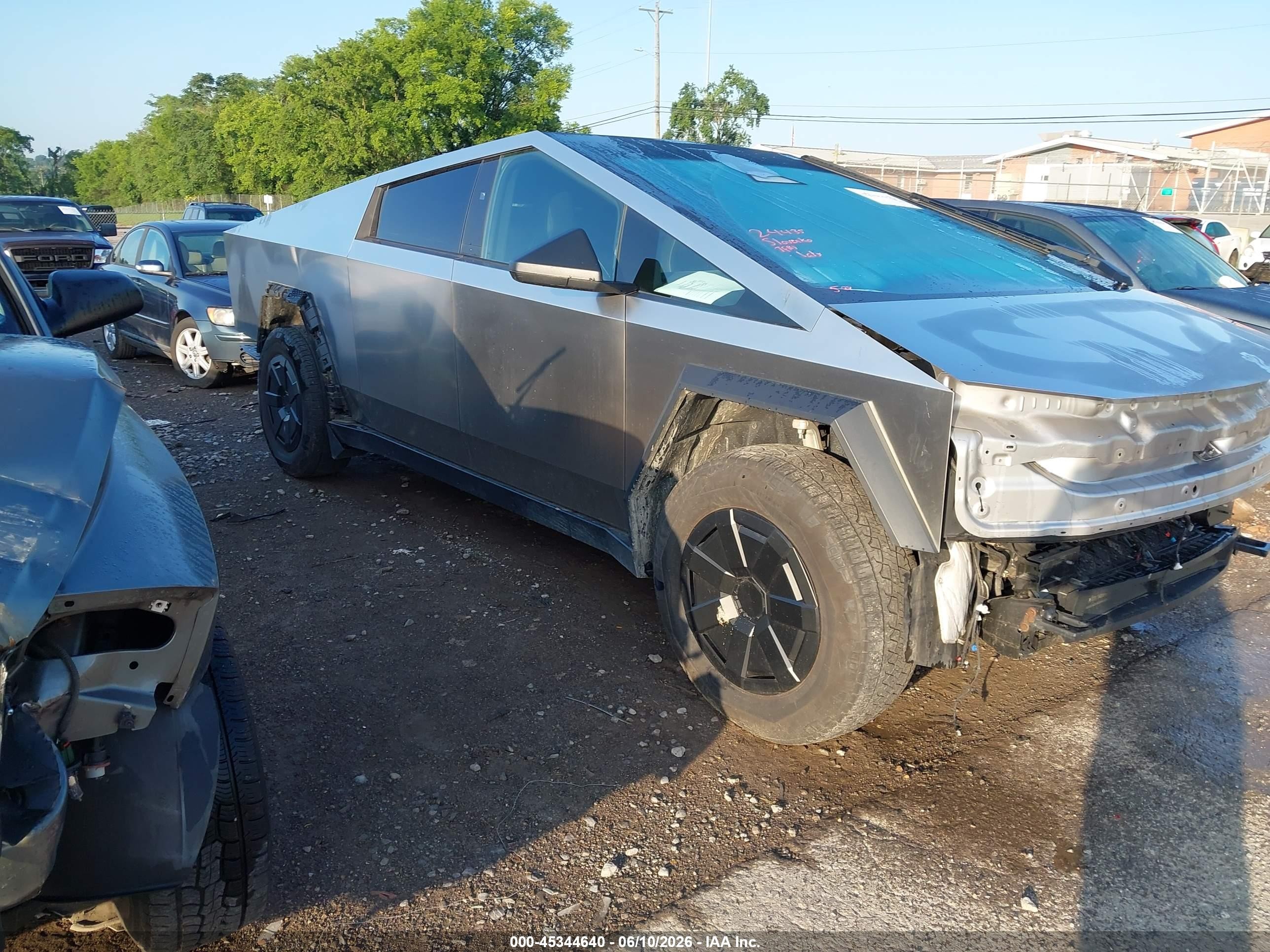 2024 Tesla Cybertruck, VIN 7G2CEHED5RA040740 — All over