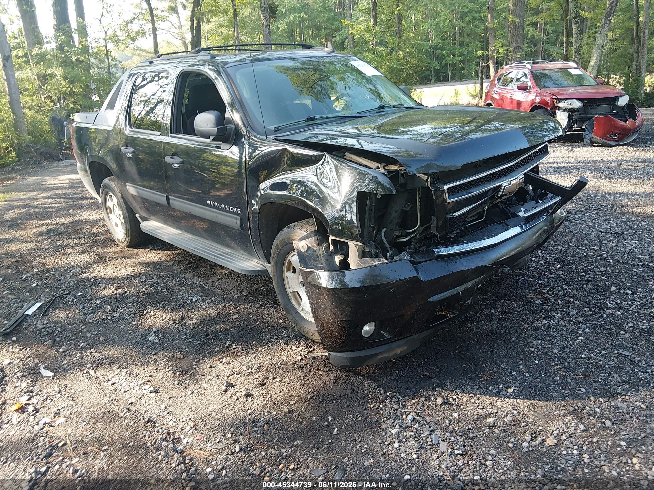 2010 Chevrolet Avalanche LS, VIN 3GNVKEE06AG283028 — Перед