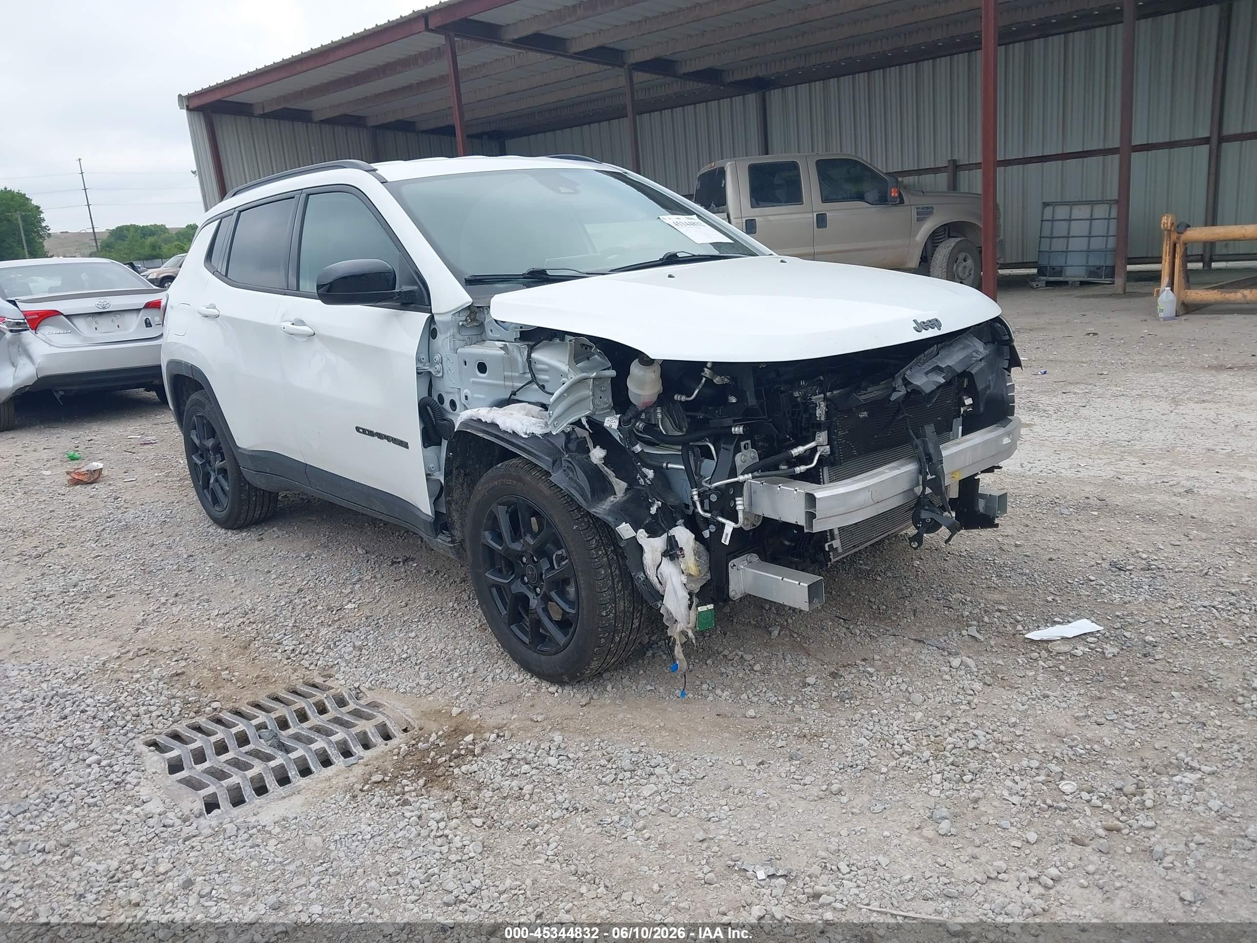 2025 Jeep Compass Latitude, VIN 3C4NJDBN0ST515315 — Front end