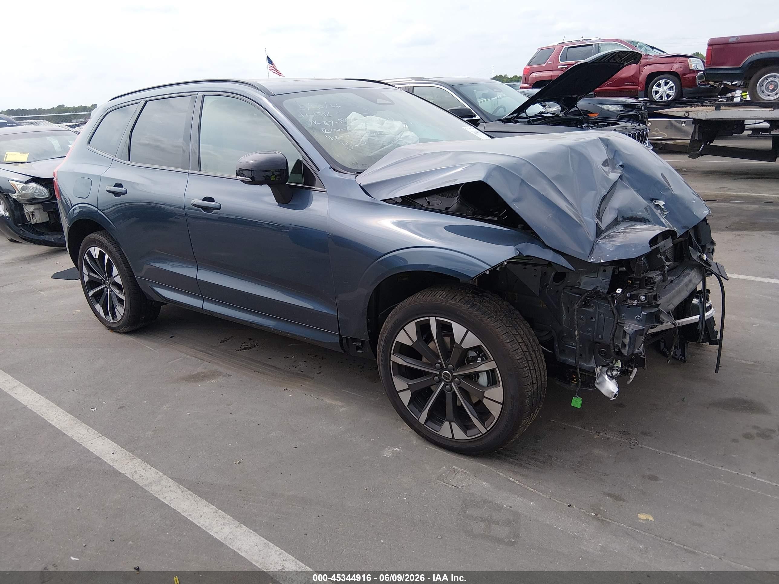 2026 Volvo XC60 Plus, VIN YV4M12RC1T1388262 — Front end