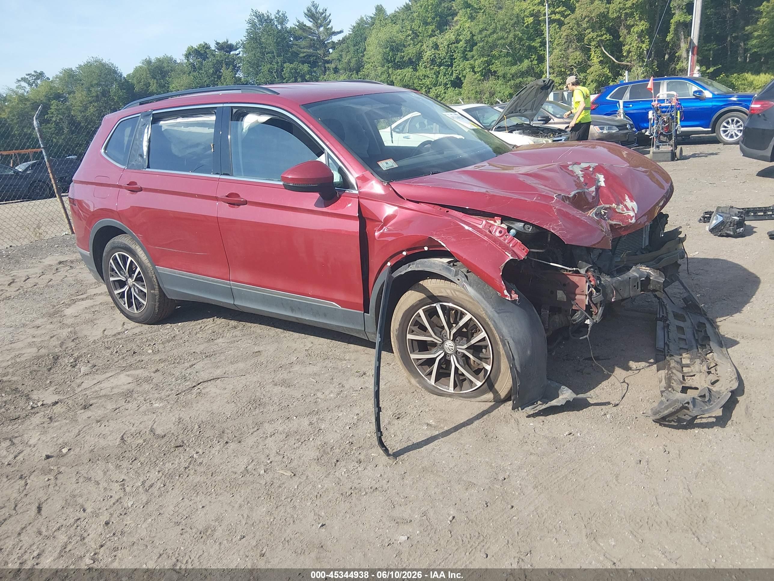 2021 Volkswagen Tiguan SE, VIN 3VV2B7AX1MM133748 — Перед