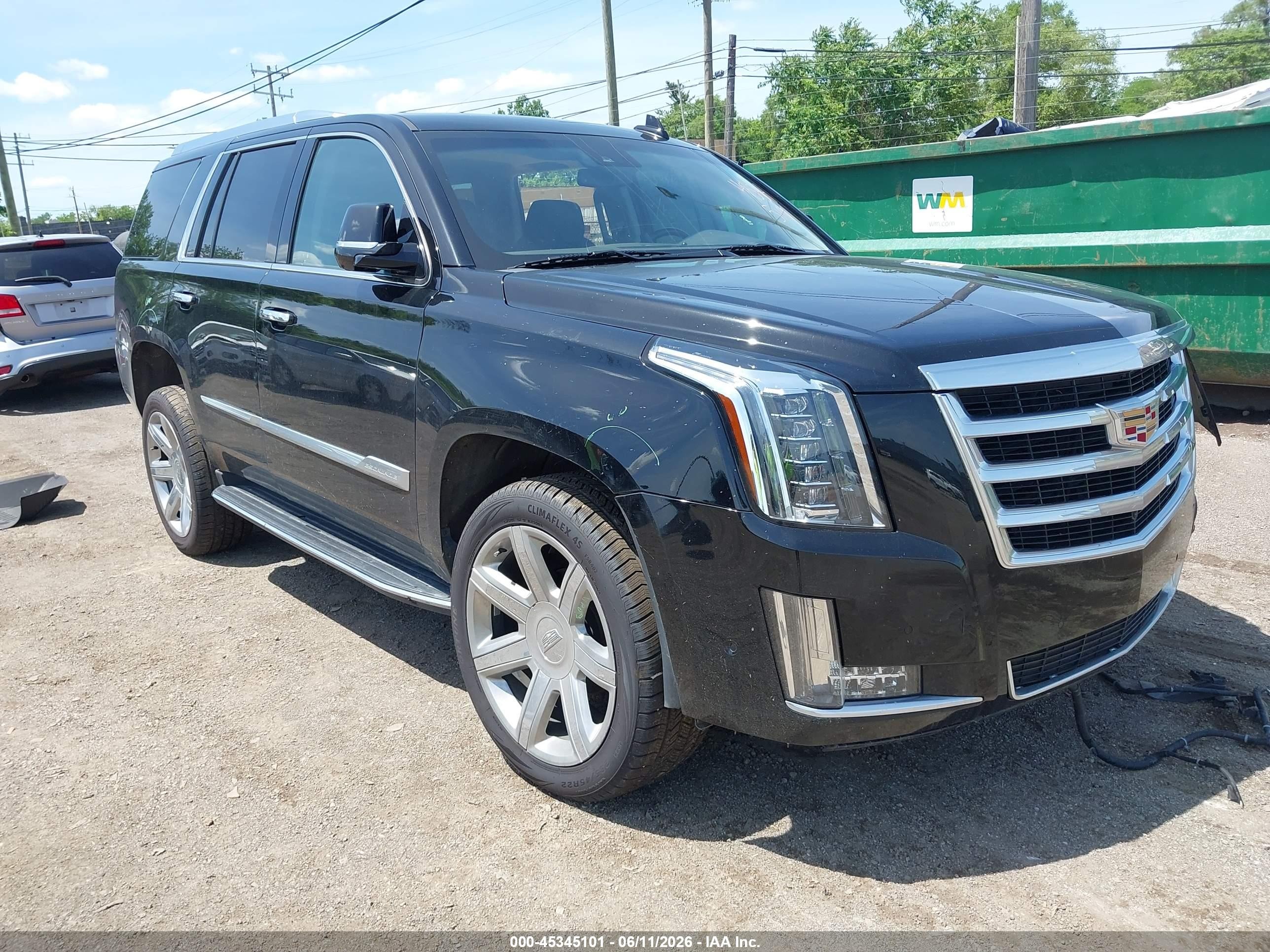 2020 Cadillac Escalade Luxury, VIN 1GYS4BKJ1LR301787 — Перед