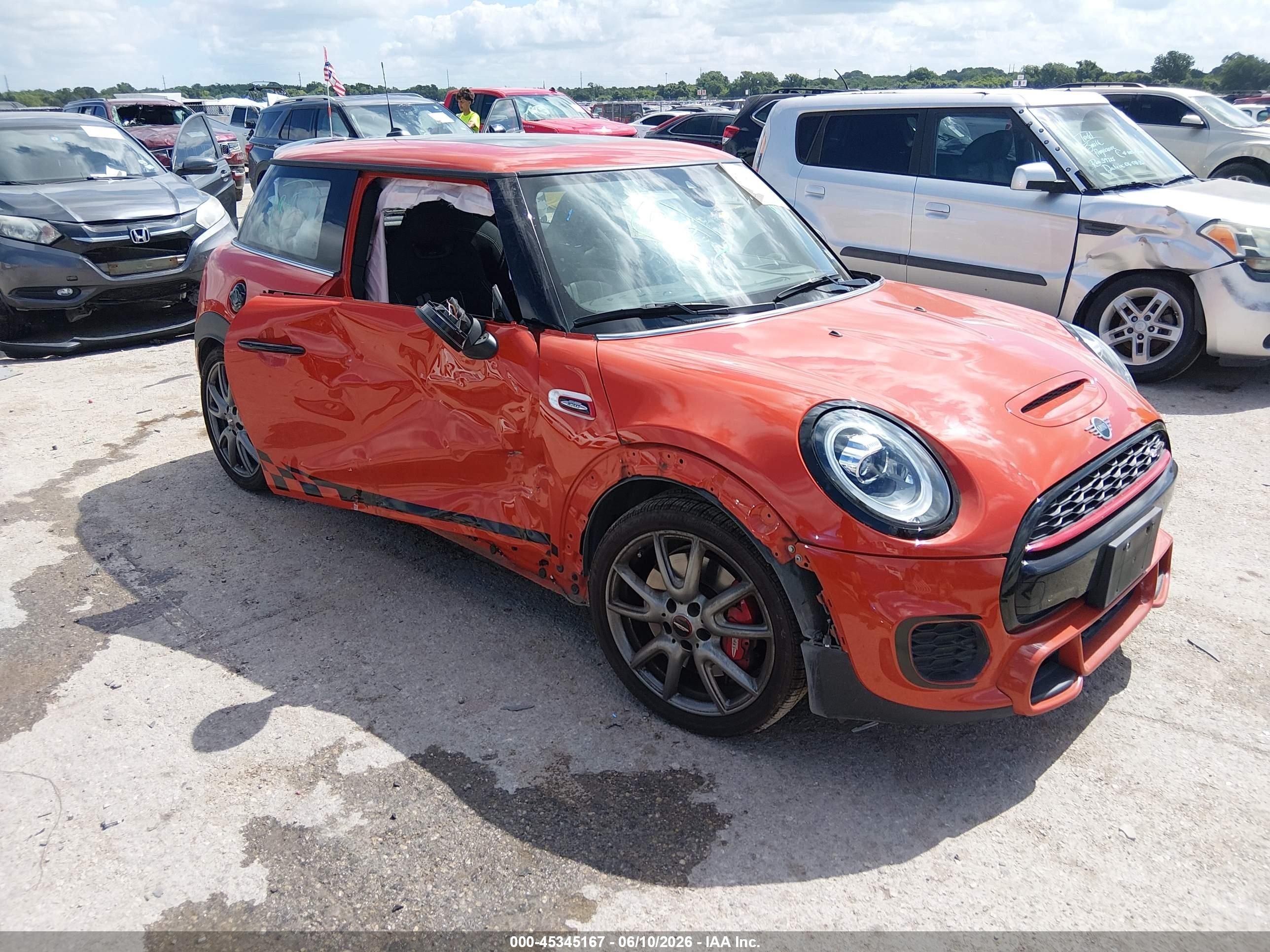 2019 MINI Hardtop John Cooper Works, VIN WMWXM9C52K2H38940 — Side