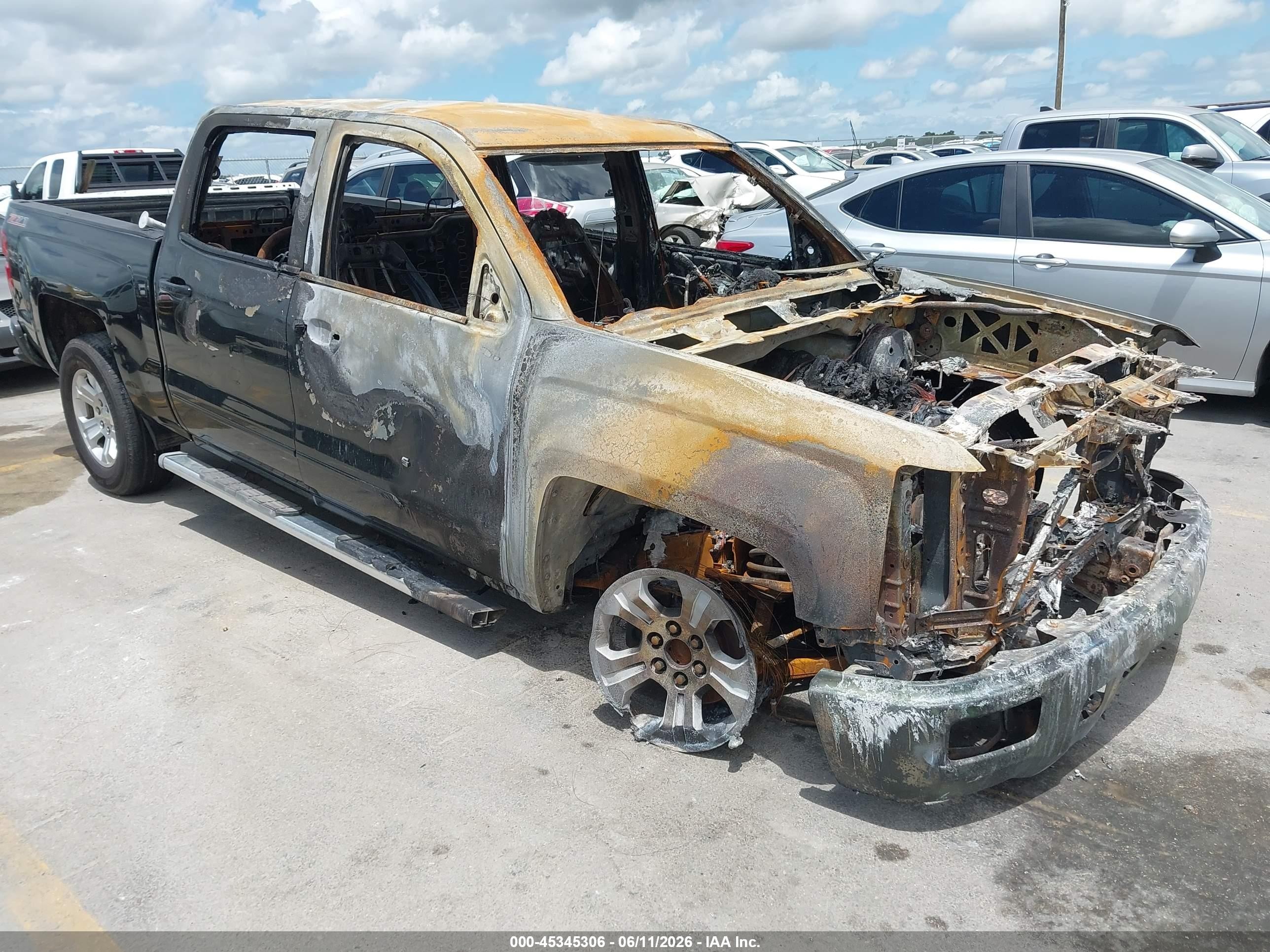 2015 Chevrolet Silverado 1500 LT, VIN 3GCPCREC3FG497319 — Engine fire