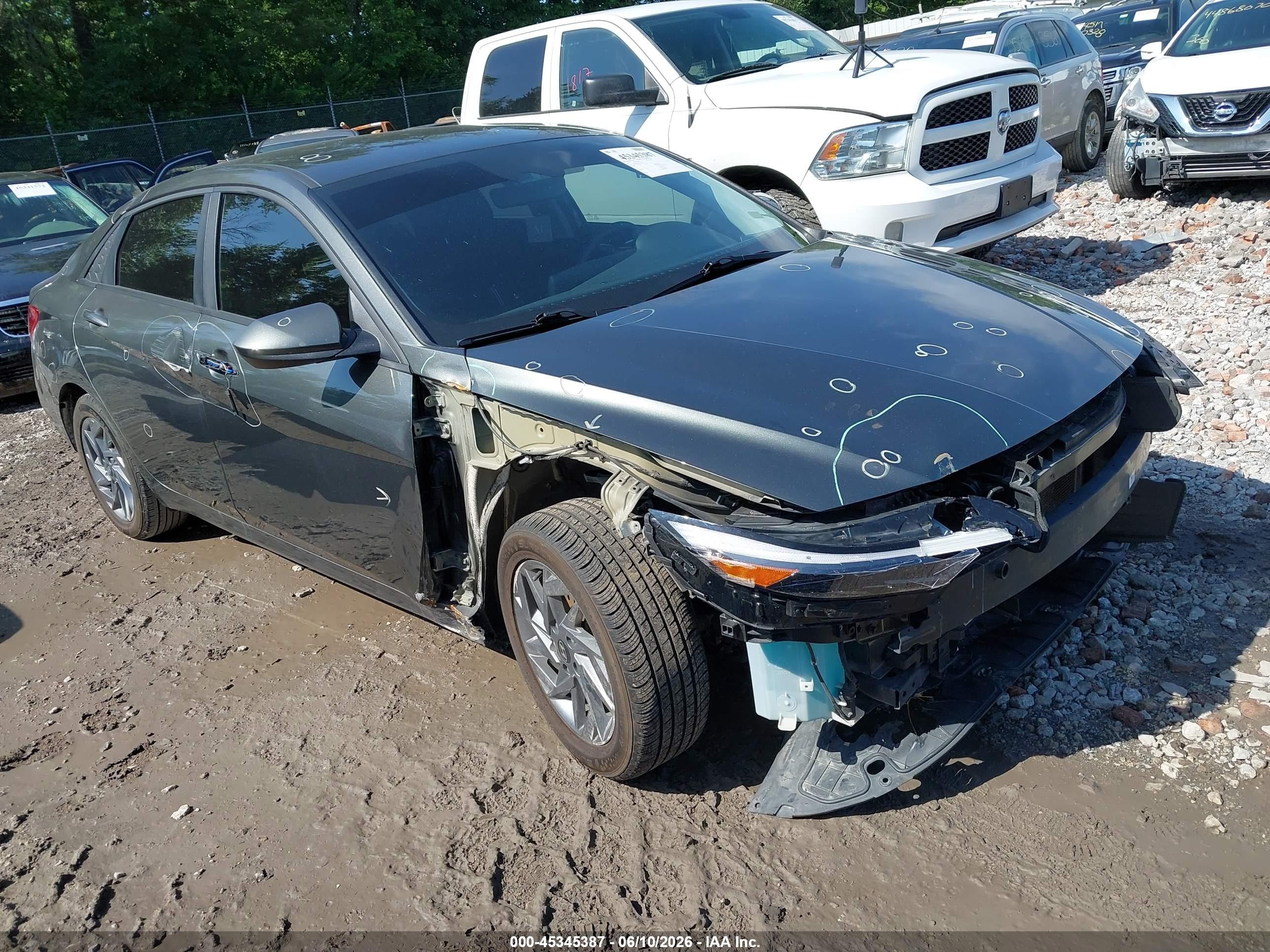 2024 Hyundai Elantra SEL, VIN KMHLM4DG0RU700604 — Front end