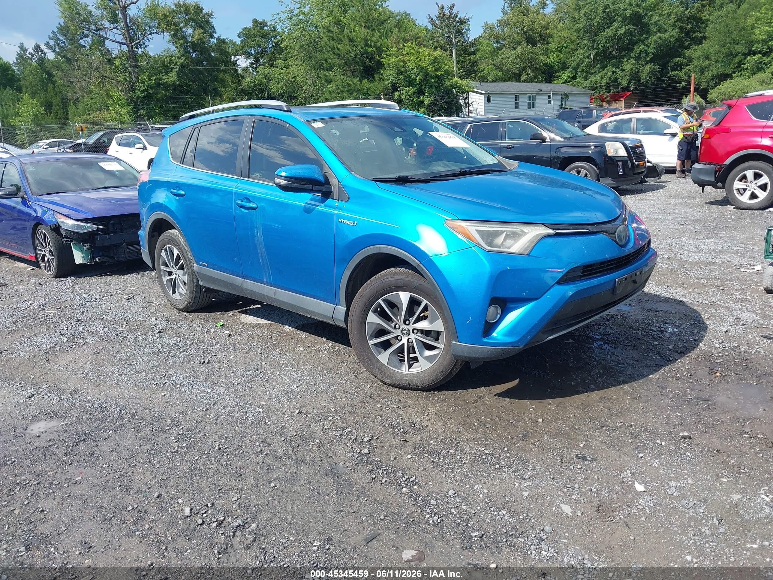 2017 Toyota RAV4 XLE, VIN JTMRJREVXHD140364 — Rear end