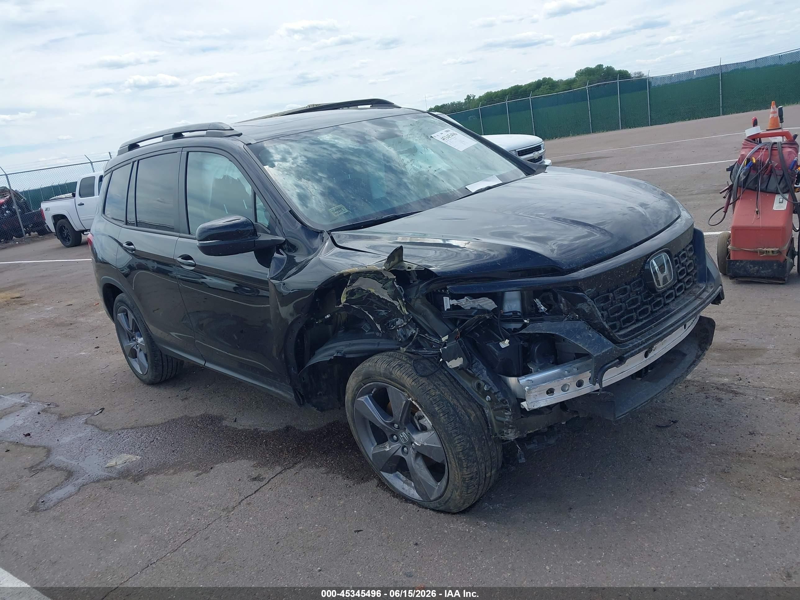 2021 Honda Passport Touring, VIN 5FNYF8H96MB041047 — Side