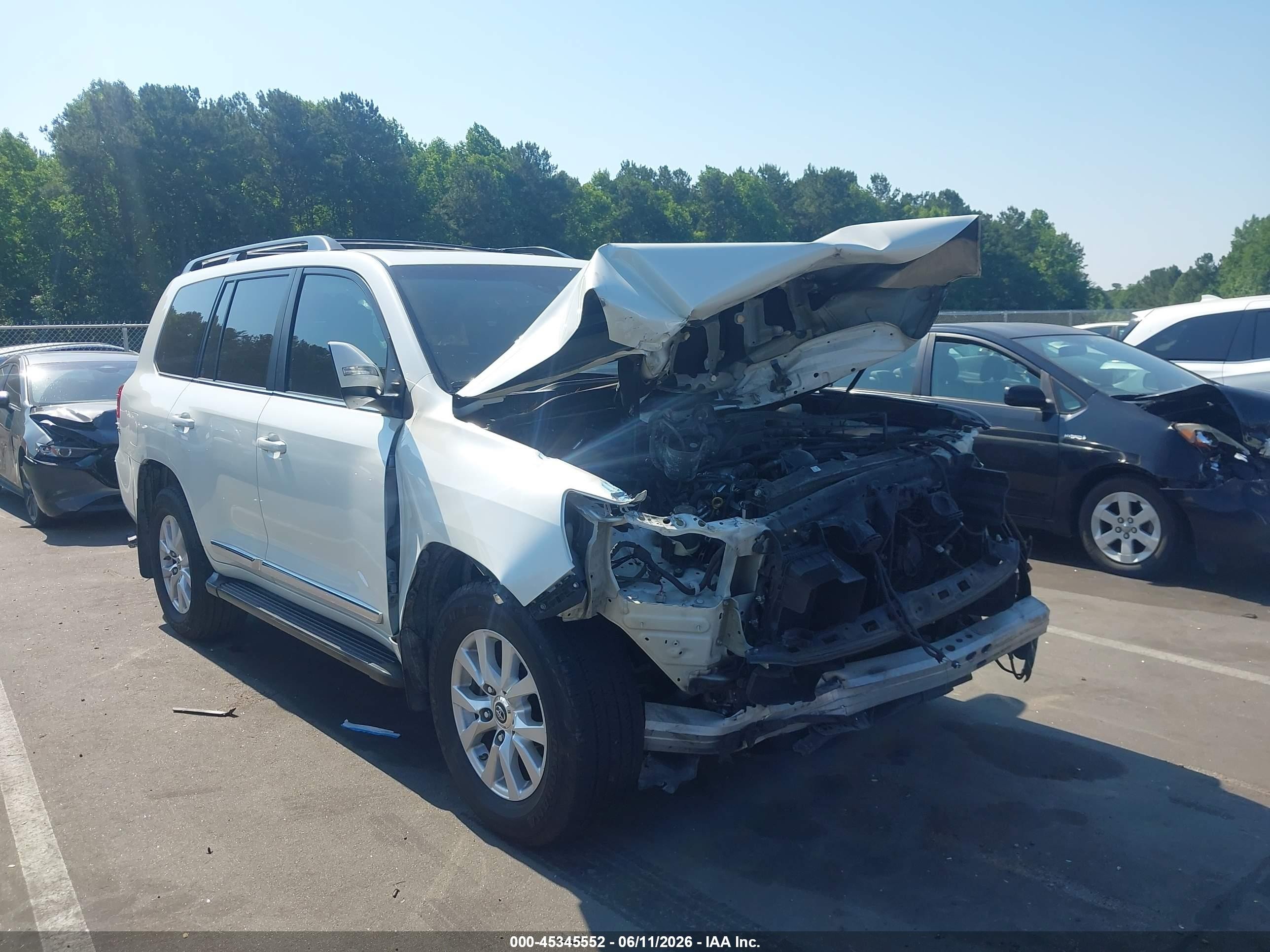 2019 Toyota Land Cruiser, VIN JTMCY7AJ2K4075798 — Front end