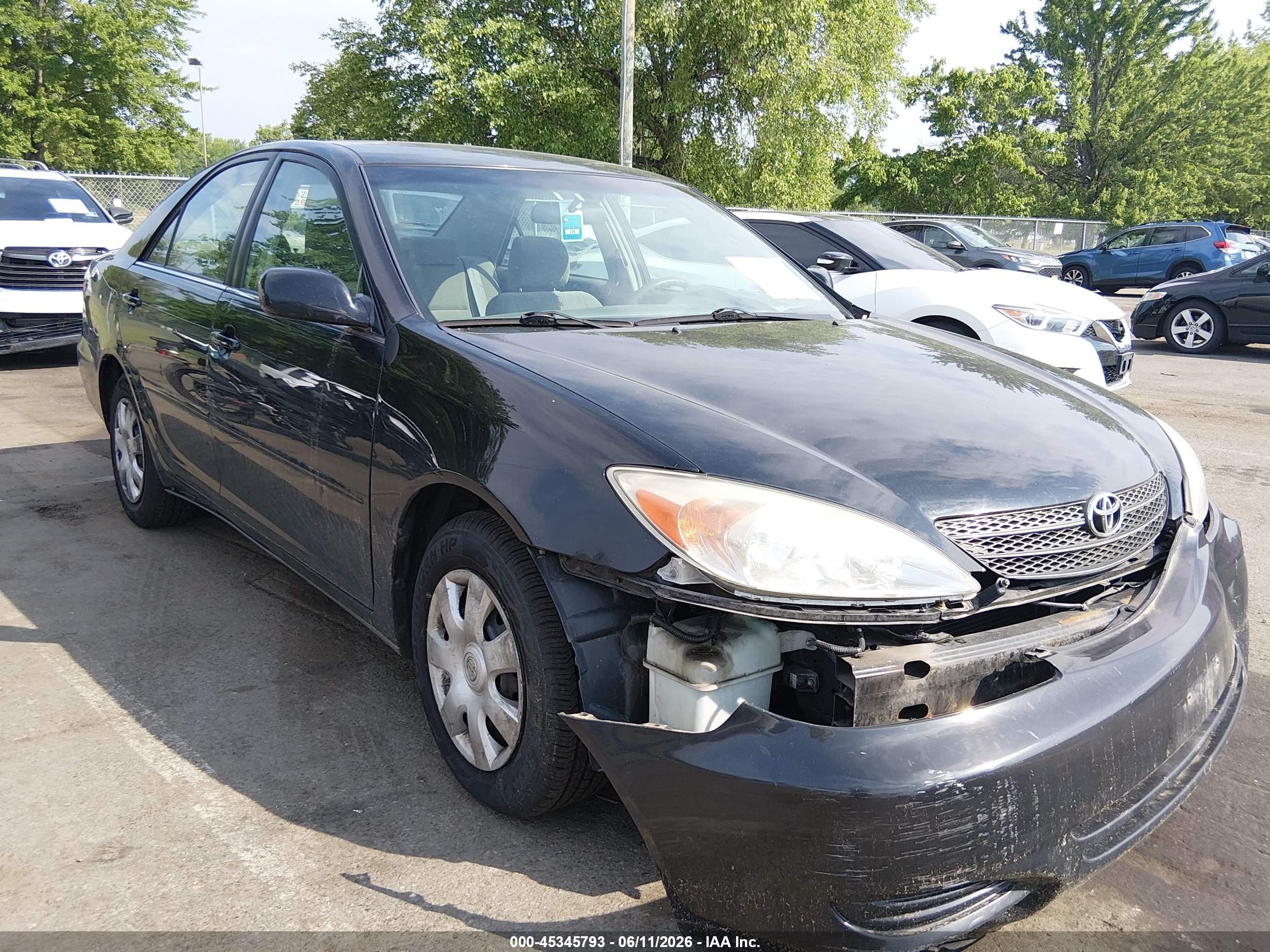2004 Toyota Camry LE, VIN 4T1BE32K34U264429 — Front end