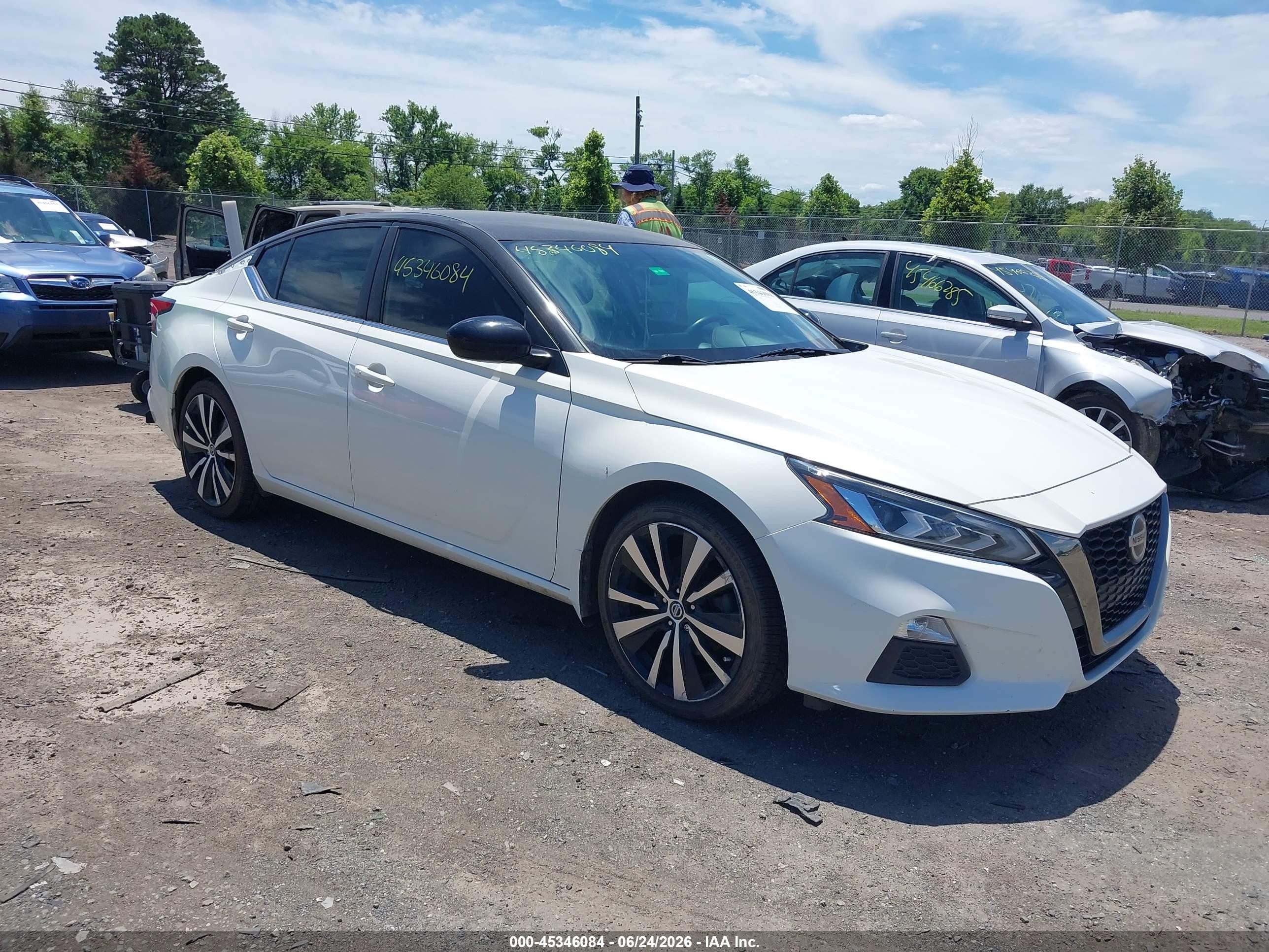 2019 Nissan Altima SR, VIN 1N4BL4CV8KC203353 — Rear end
