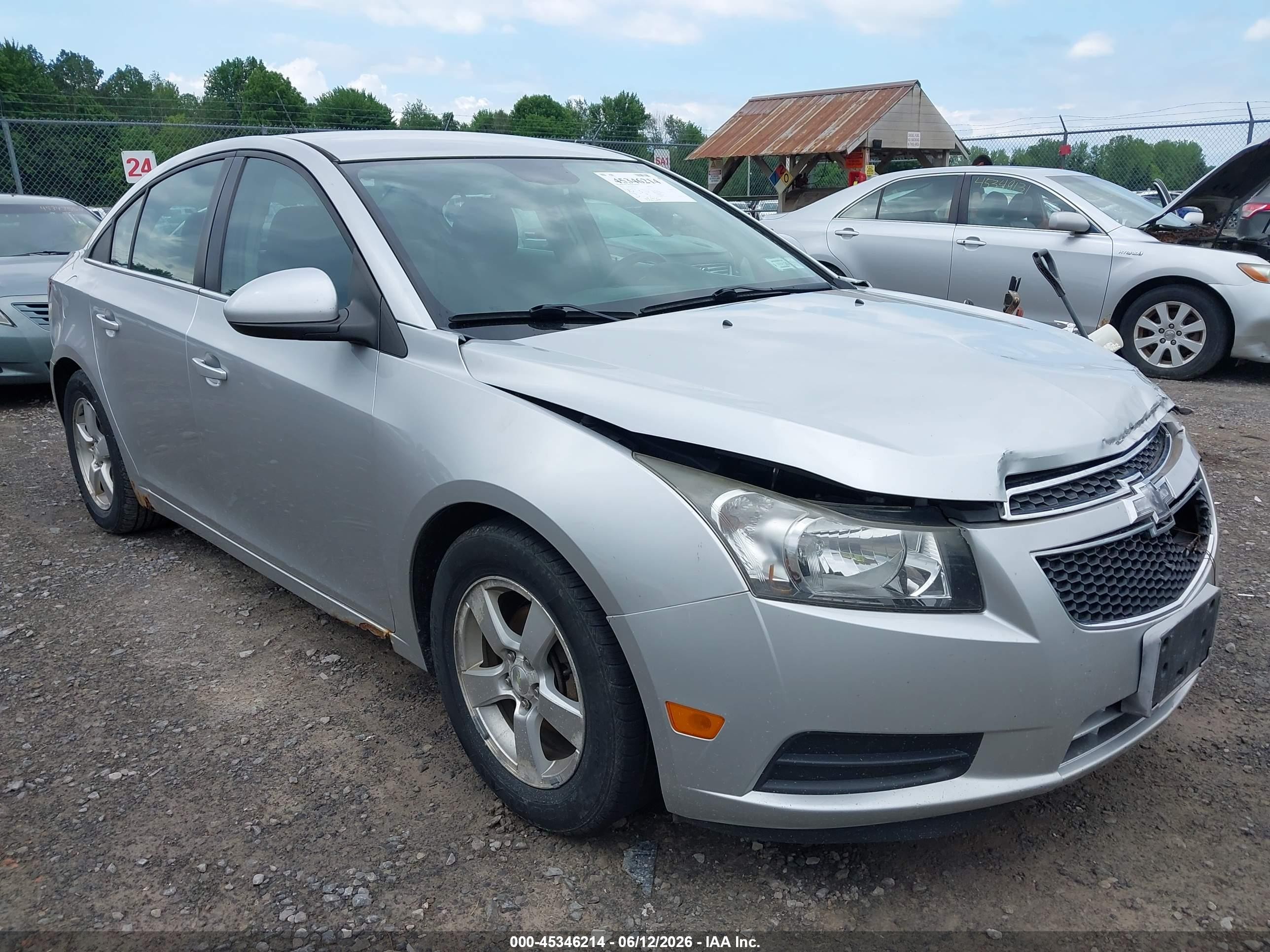 2014 Chevrolet Cruze 1LT, VIN 1G1PC5SB4E7271118 — Front end