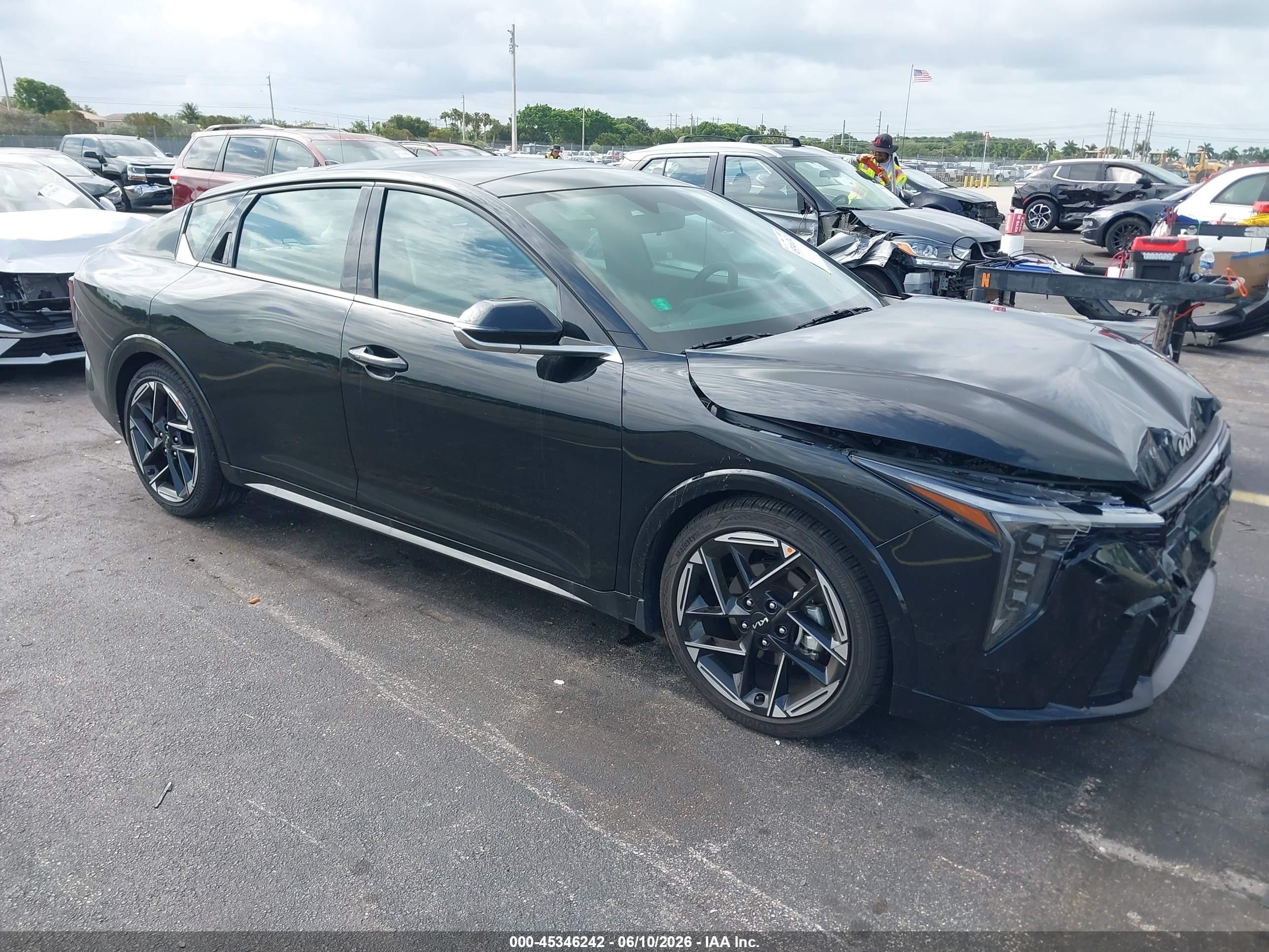 2025 Kia K4 GT-Line, VIN 3KPFW4DE6SE229718 — Перед