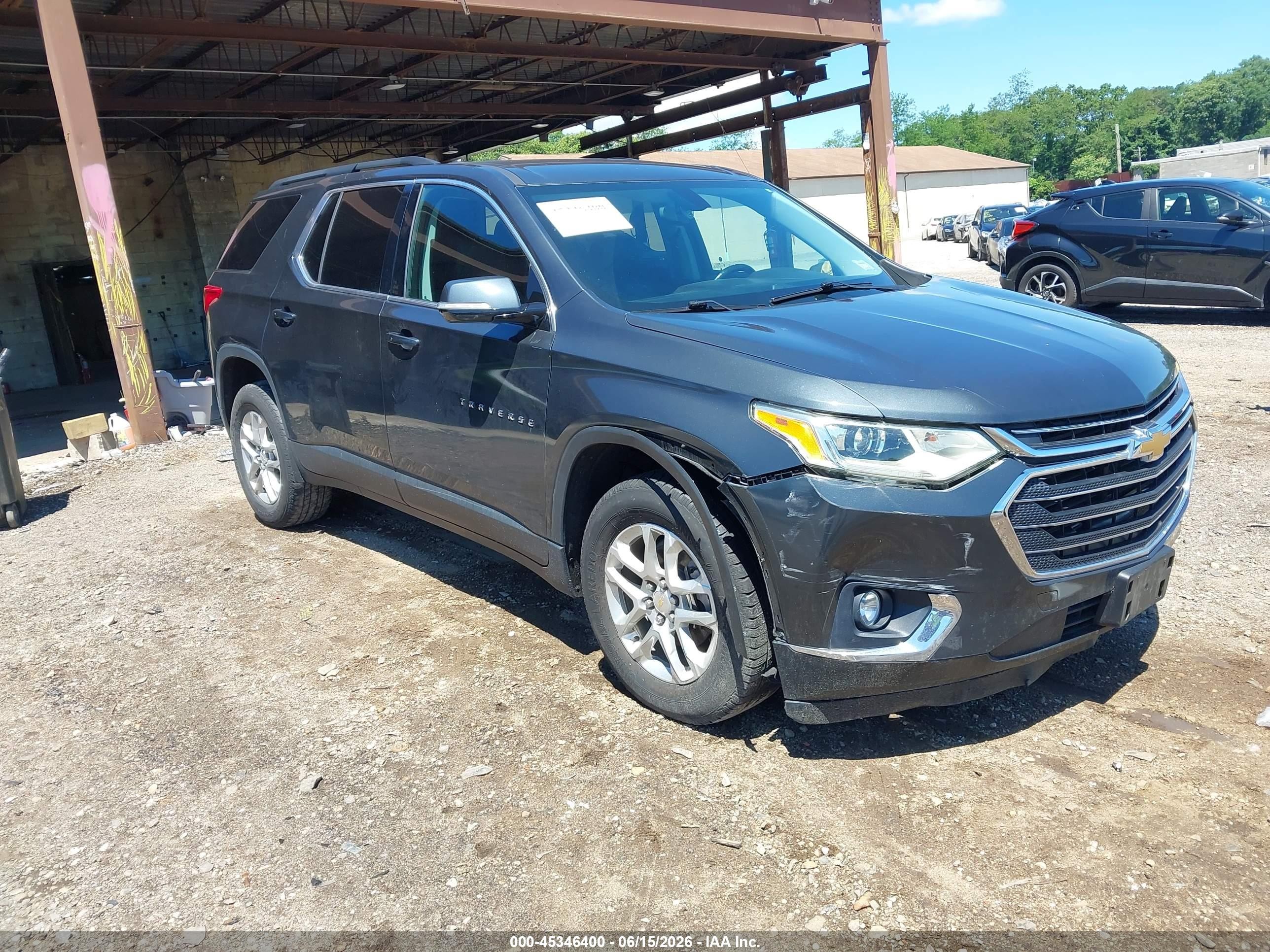 2019 Chevrolet Traverse LT, VIN 1GNEVHKWXKJ168157 — Front end