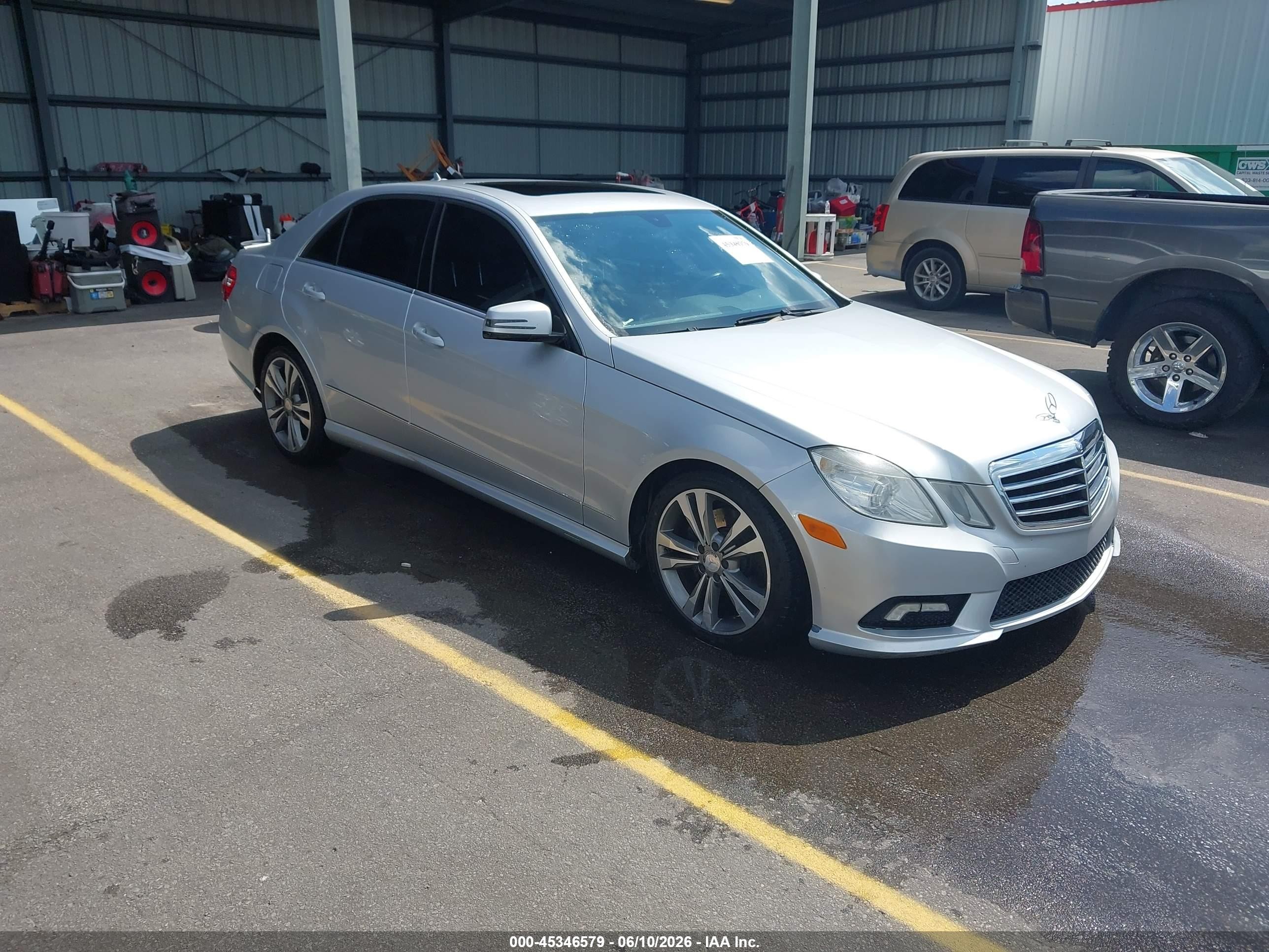 2011 Mercedes-Benz E 350 Luxury, VIN WDDHF8HB2BA430072 — Front end