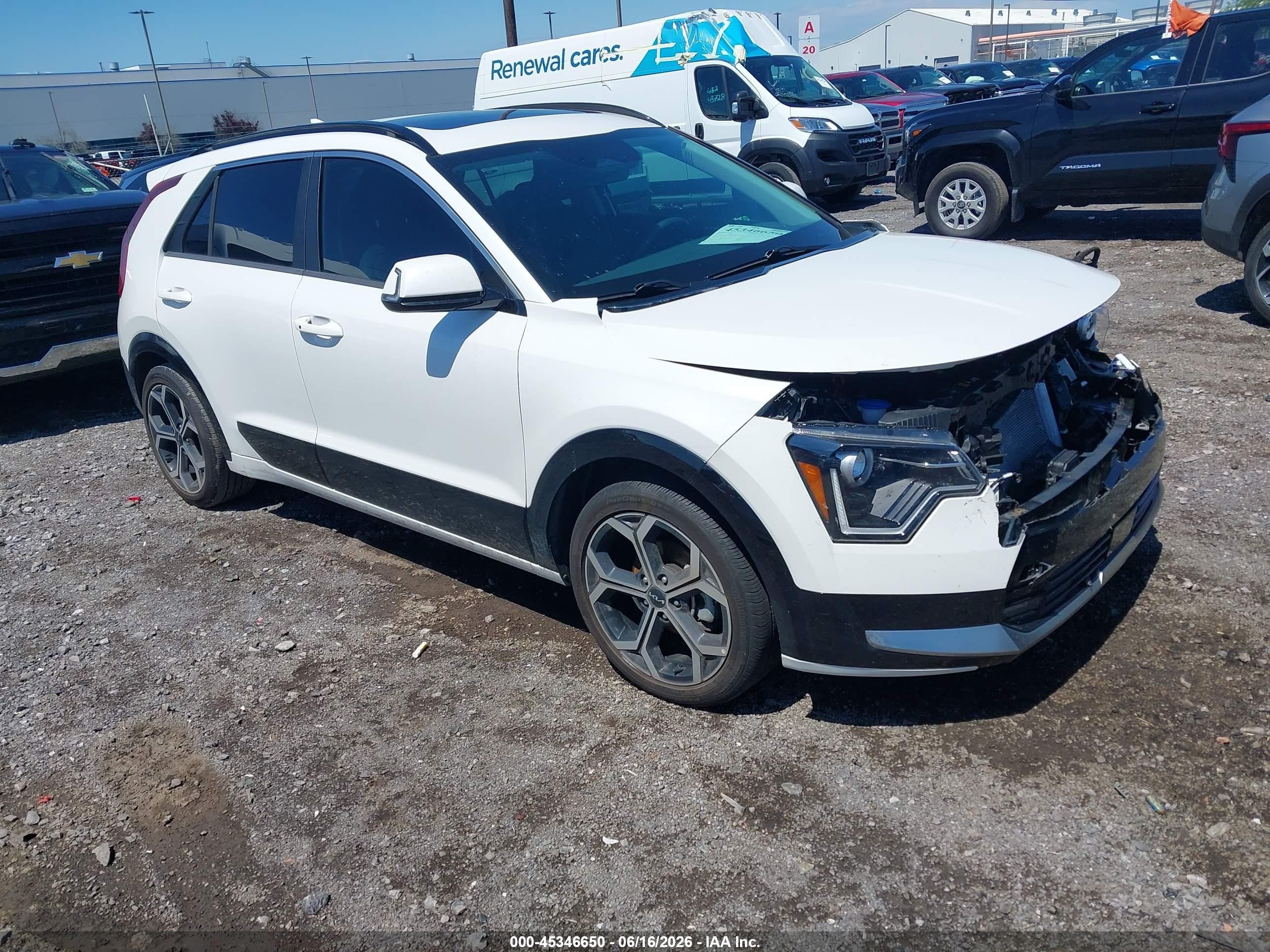 2024 Kia Niro EX, VIN KNDCR3LE7R5172151 — Front end