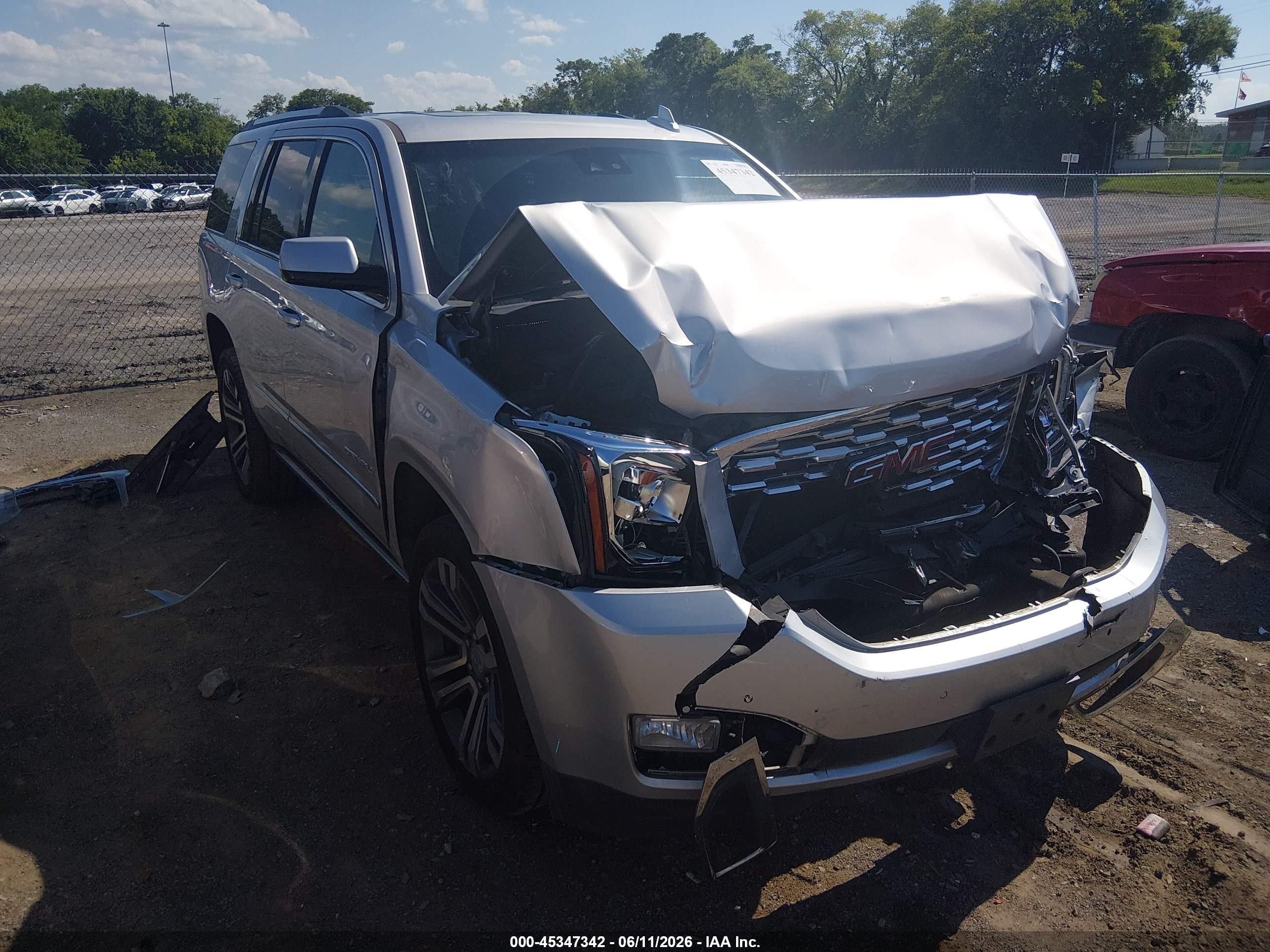 2018 GMC Yukon Denali, VIN 1GKS1CKJ3JR347918 — Перед