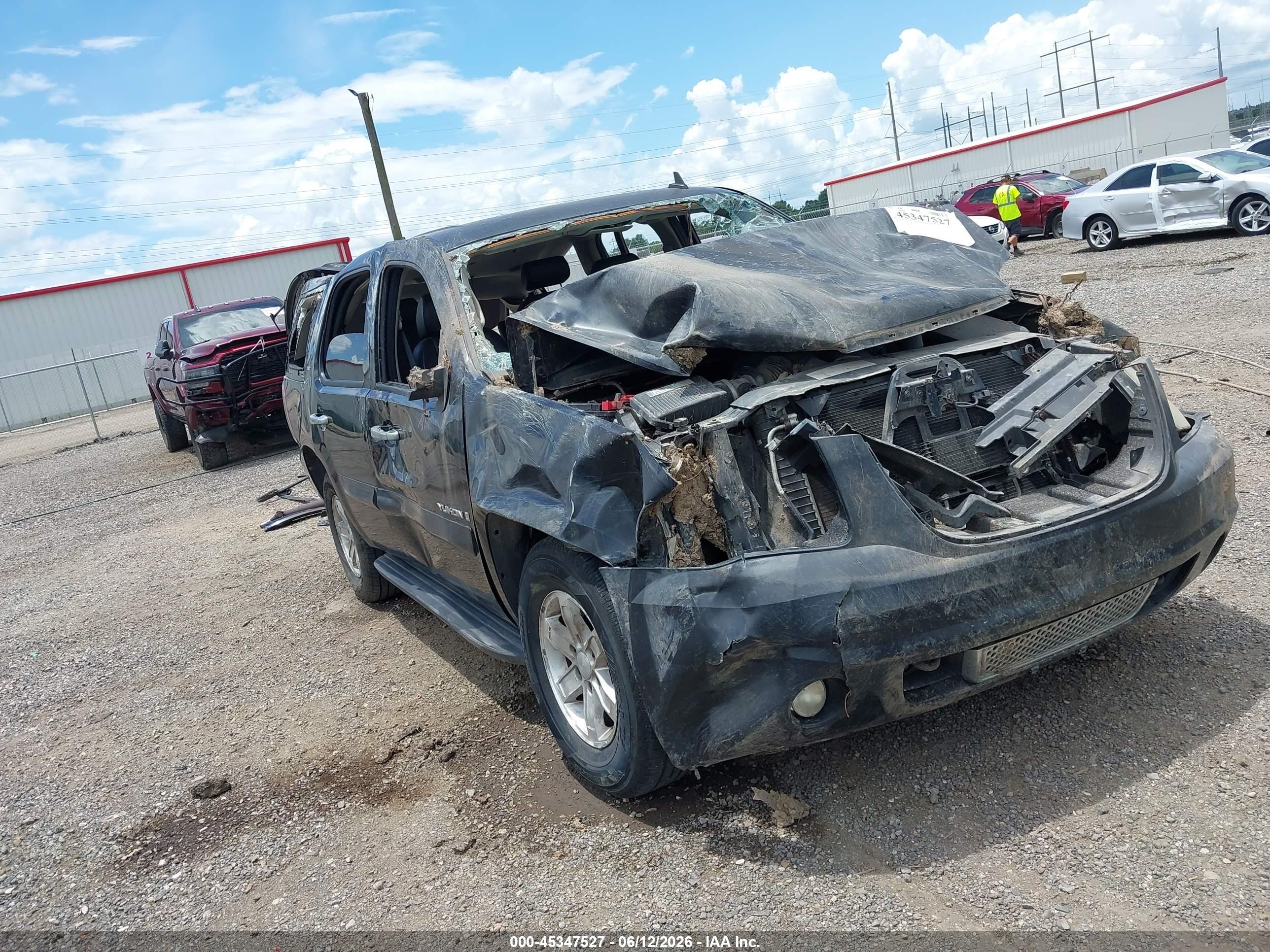 2008 GMC Yukon SLT 4SB, VIN 1GKFC13J48R252731 — Rollover