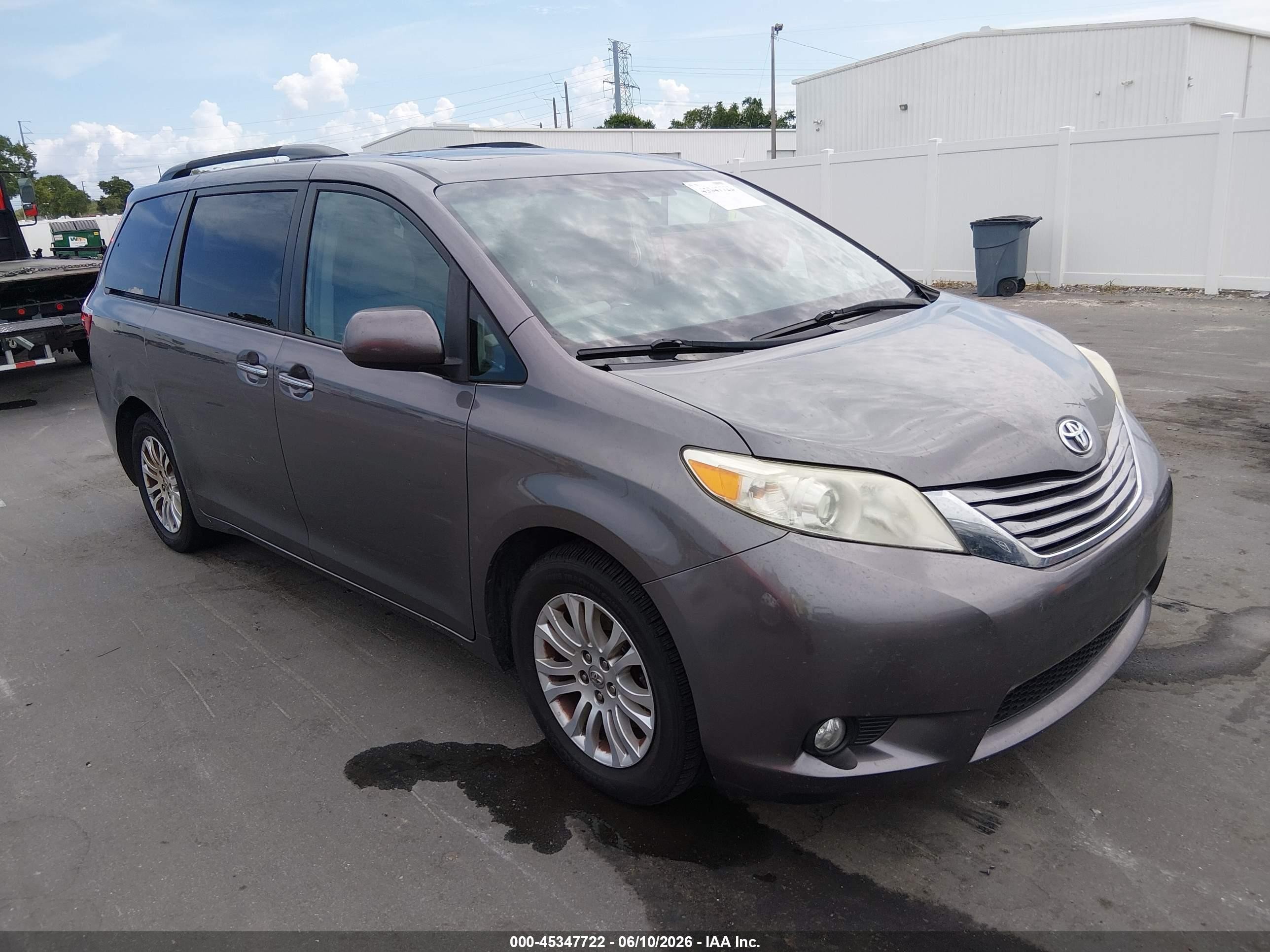 2017 Toyota Sienna XLE, VIN 5TDYZ3DC0HS876686 — Water / flood