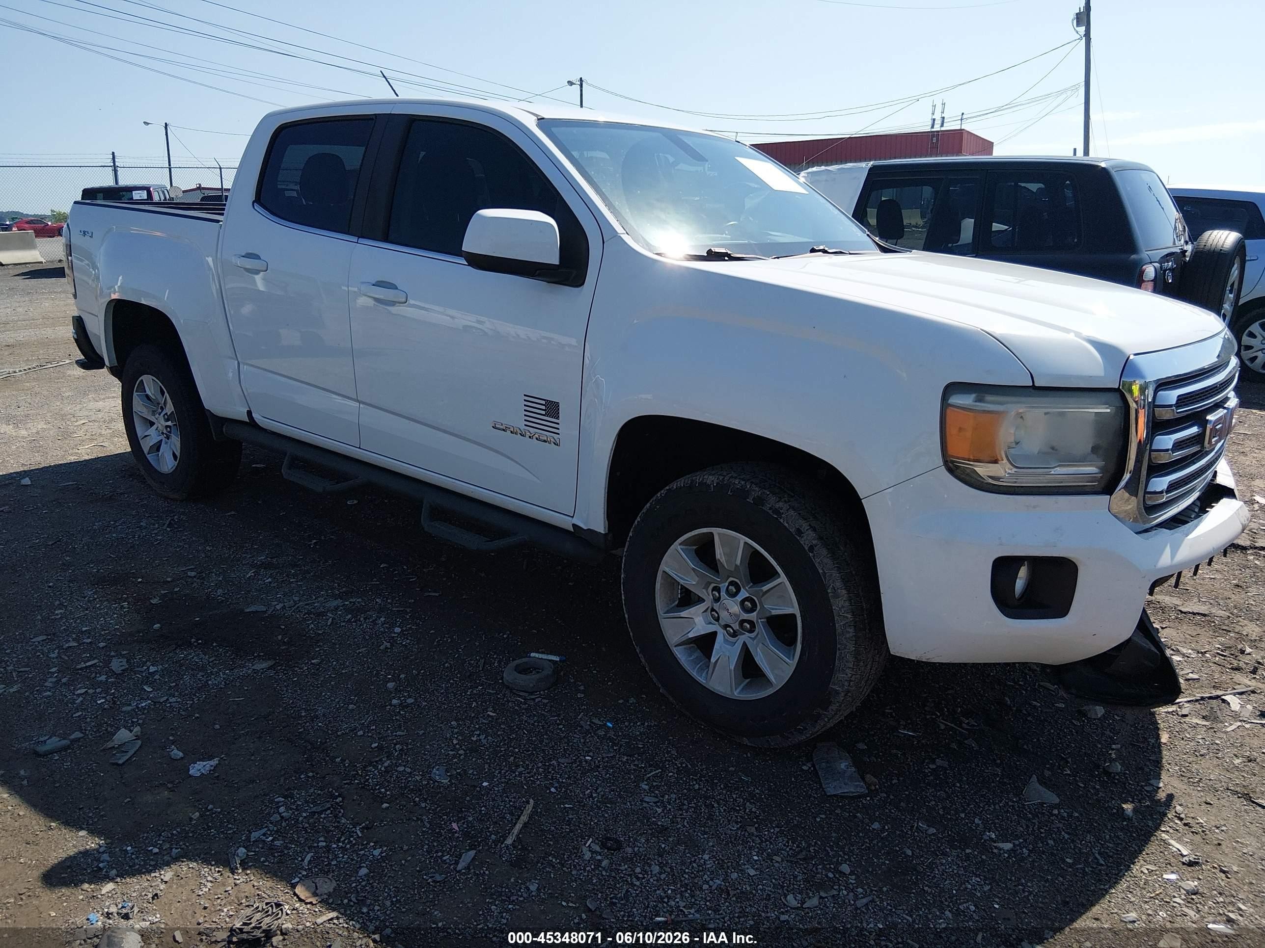 2017 GMC Canyon 4WD SLE, VIN 1GTG6CEN0H1168150 — Front end
