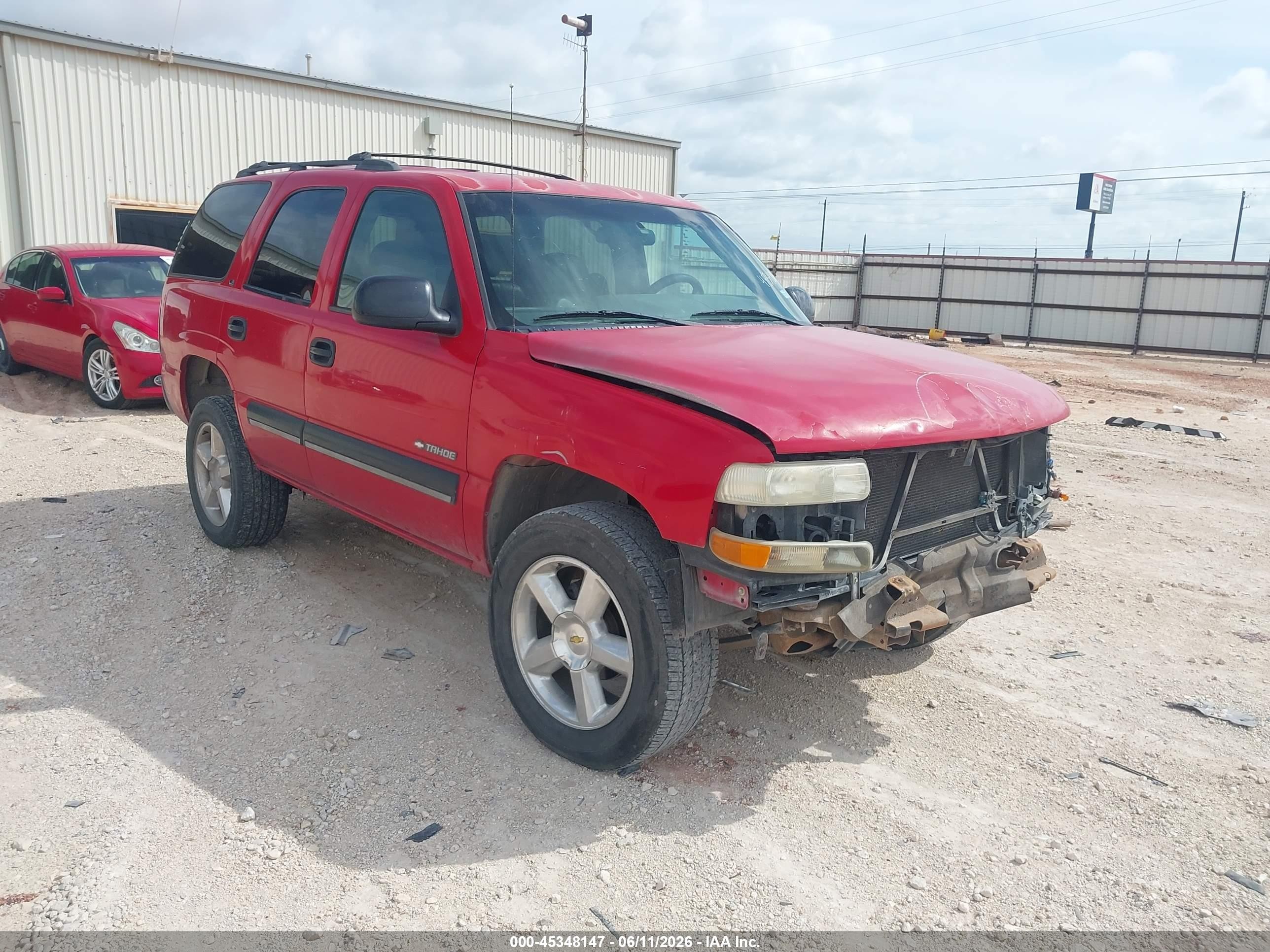2001 Chevrolet Tahoe LS, VIN 1GNEC13T61R207960 — Front end