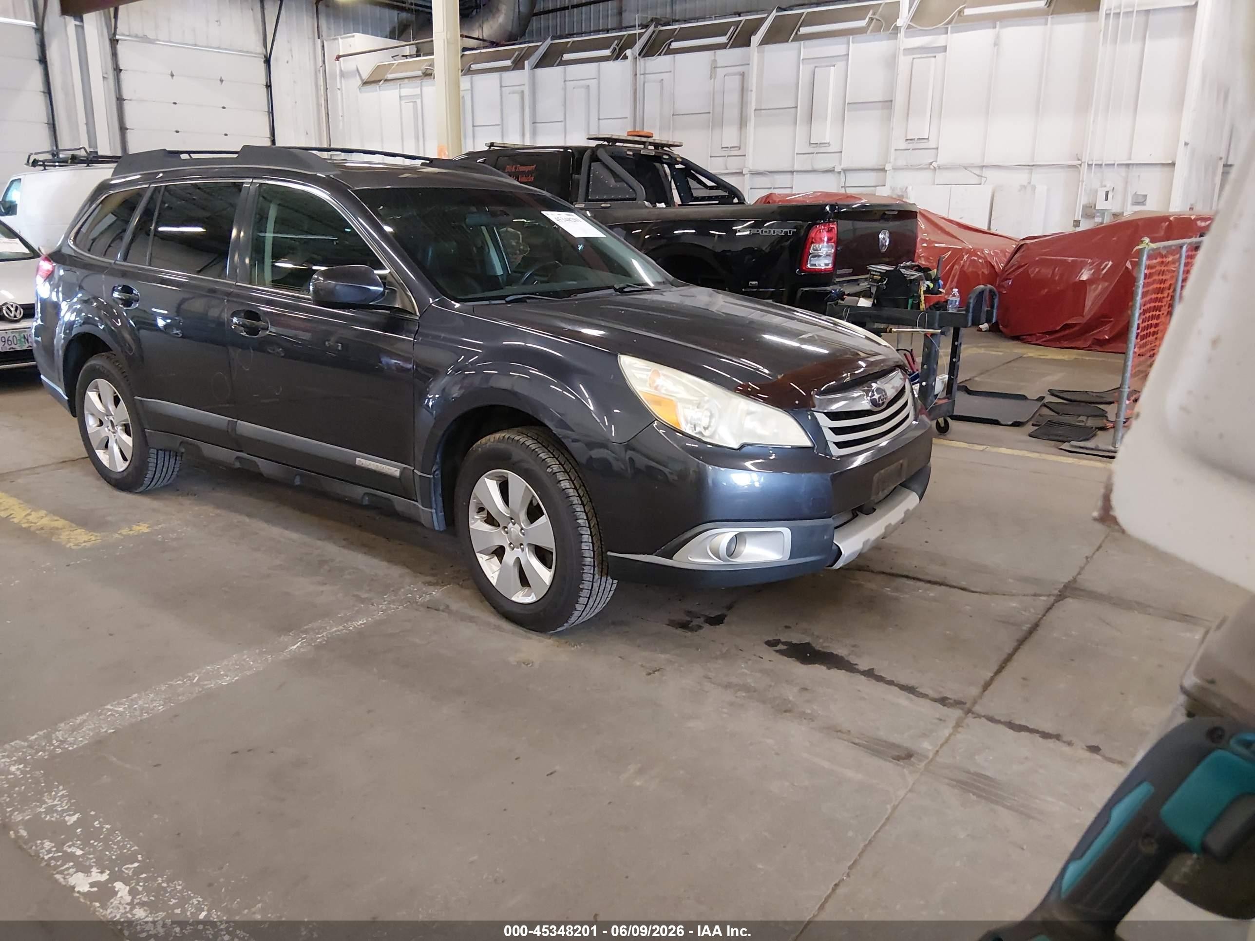 2010 Subaru Outback Limited Power Moon, VIN 4S4BRBKC0A3348751 — Перед