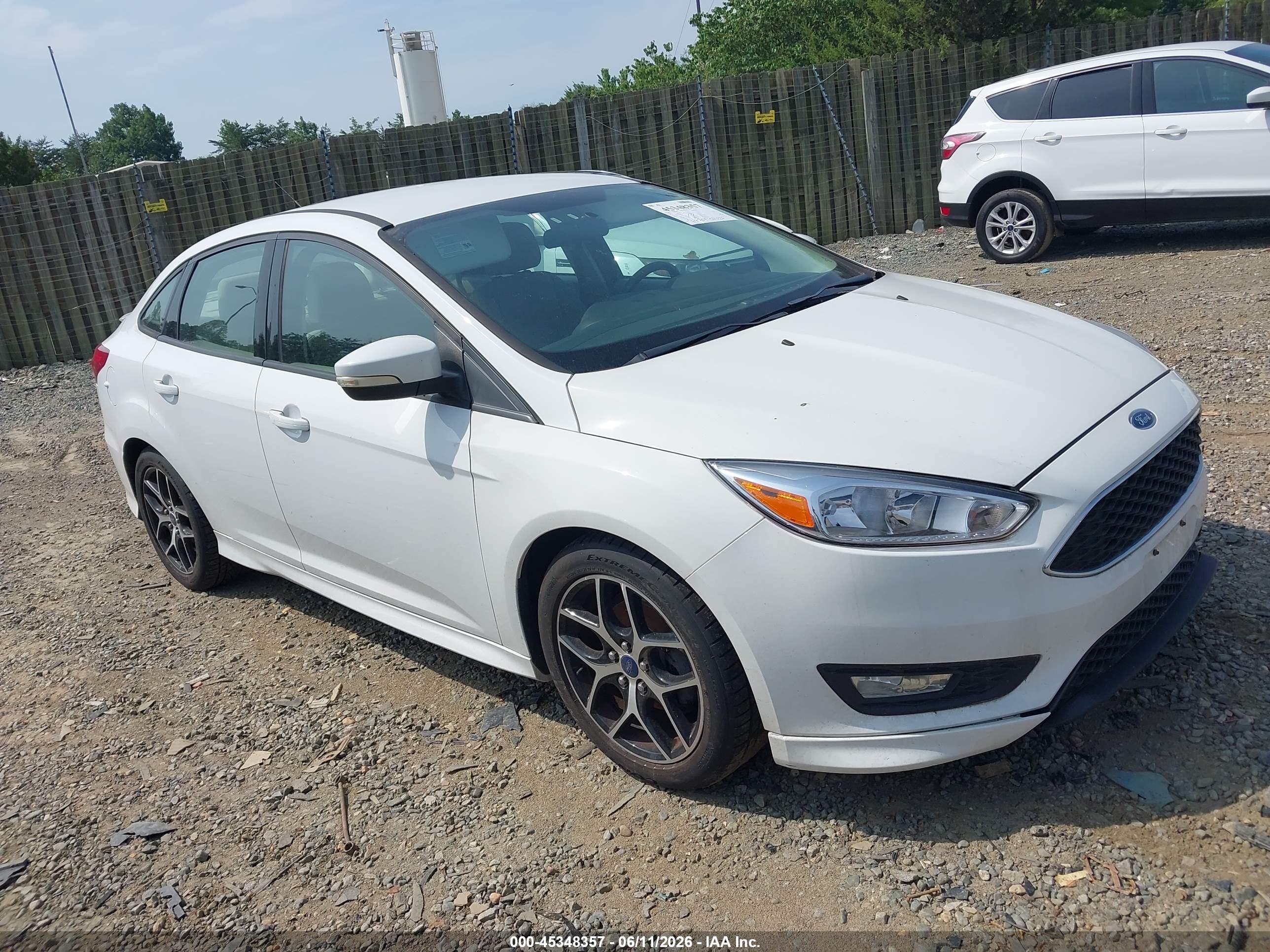 2015 Ford Focus SE, VIN 1FADP3FE8FL364813 — Normal wear