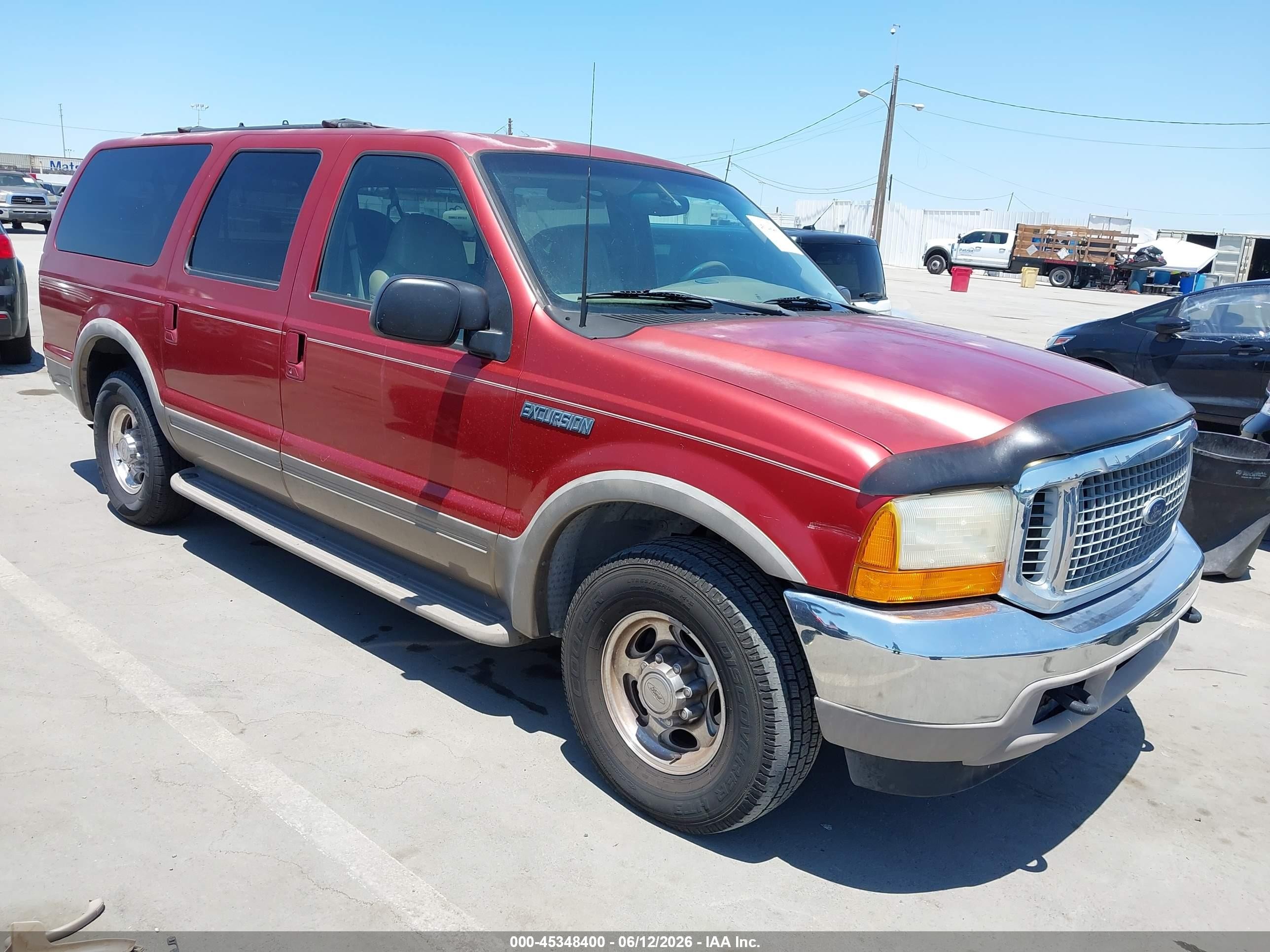 2001 Ford Excursion Limited, VIN 1FMNU42SX1EA08932 — Side