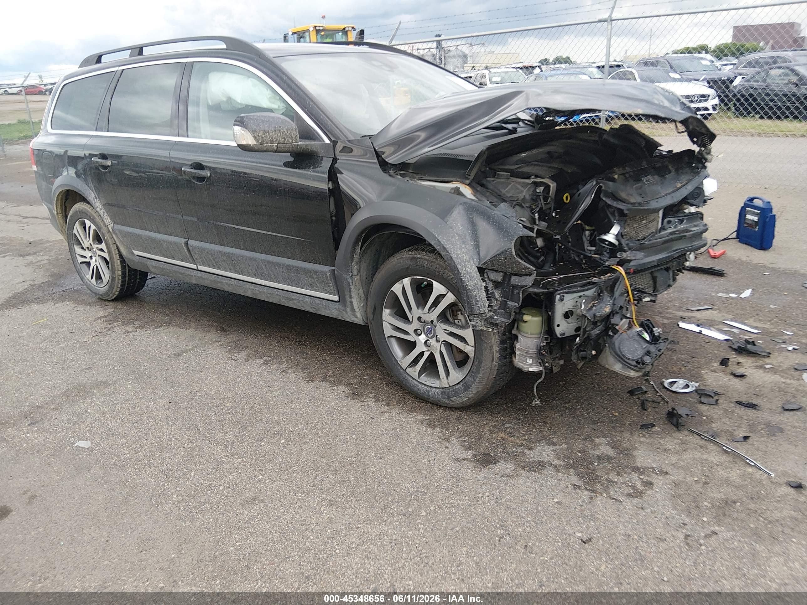 2015 Volvo XC70, VIN YV4952NB5F1201276 — Front end
